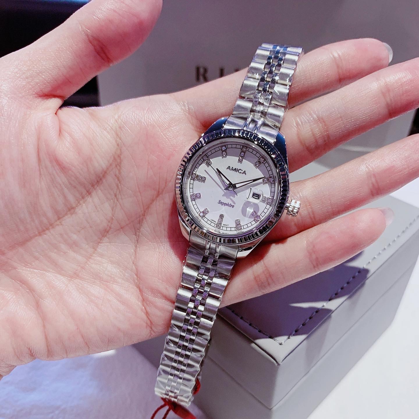 Đồng Hồ AMICA for woman Thiết kế kinh điển Rolex, Quai kim loại demi Kính sapphire mặt trắng