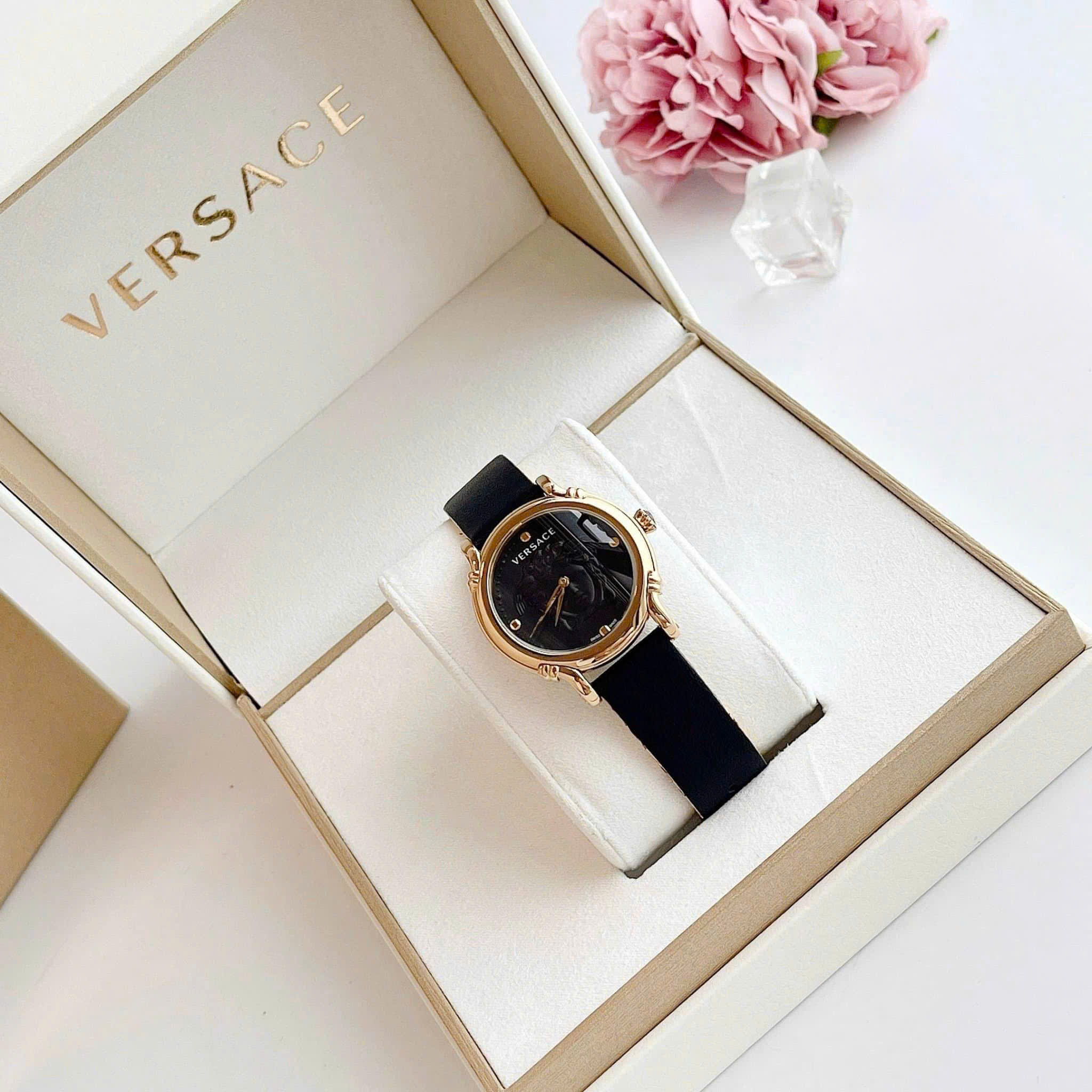 Đồng Hồ Versace Safety Pin – Biểu Tượng Đẳng Cấp Thời Trang Ý Cho Quý Cô Hiện Đại