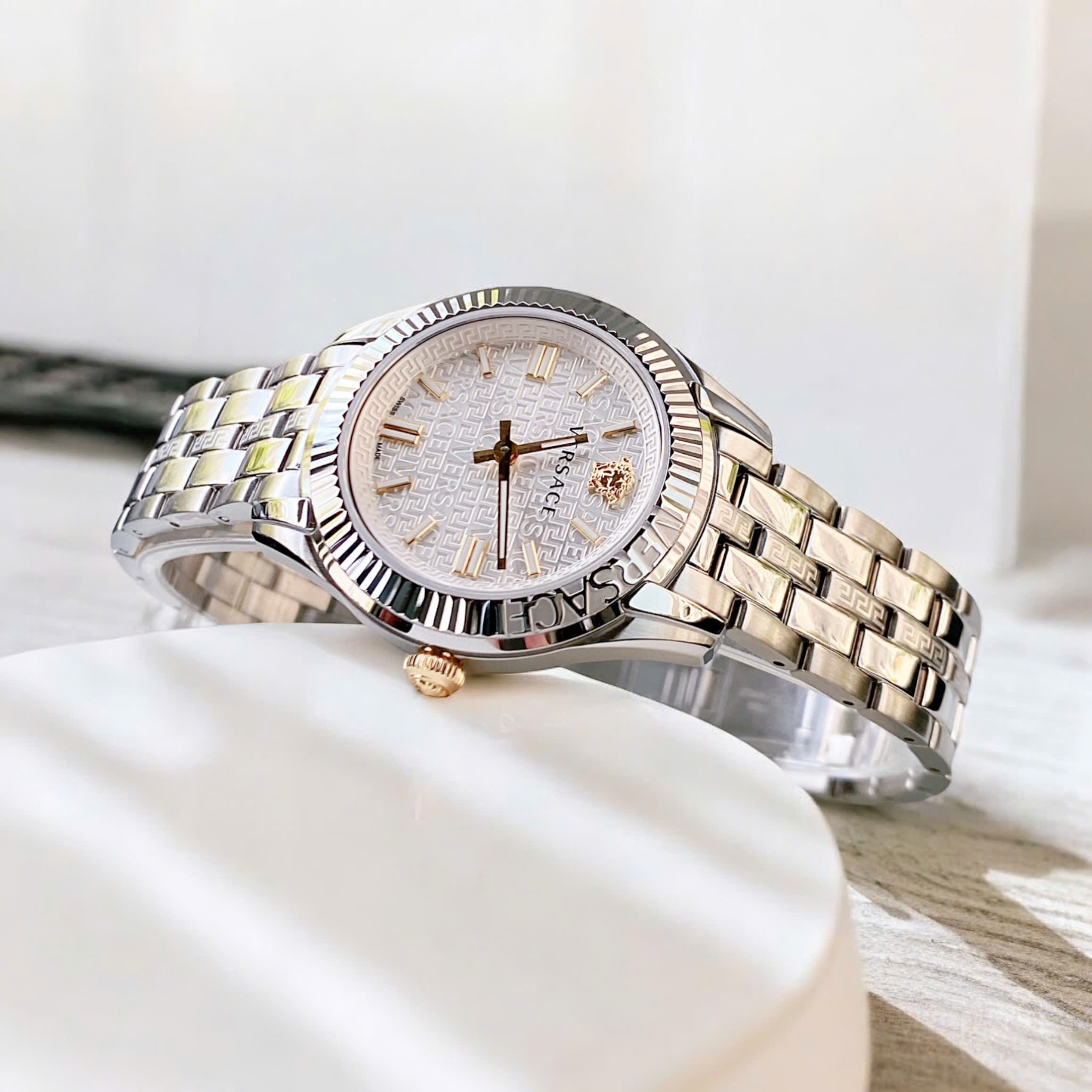 Đồng Hồ Versace Greca Mẫu Mới – Thiết Kế Sang Trọng, Đẳng Cấp Thụy Sĩ
