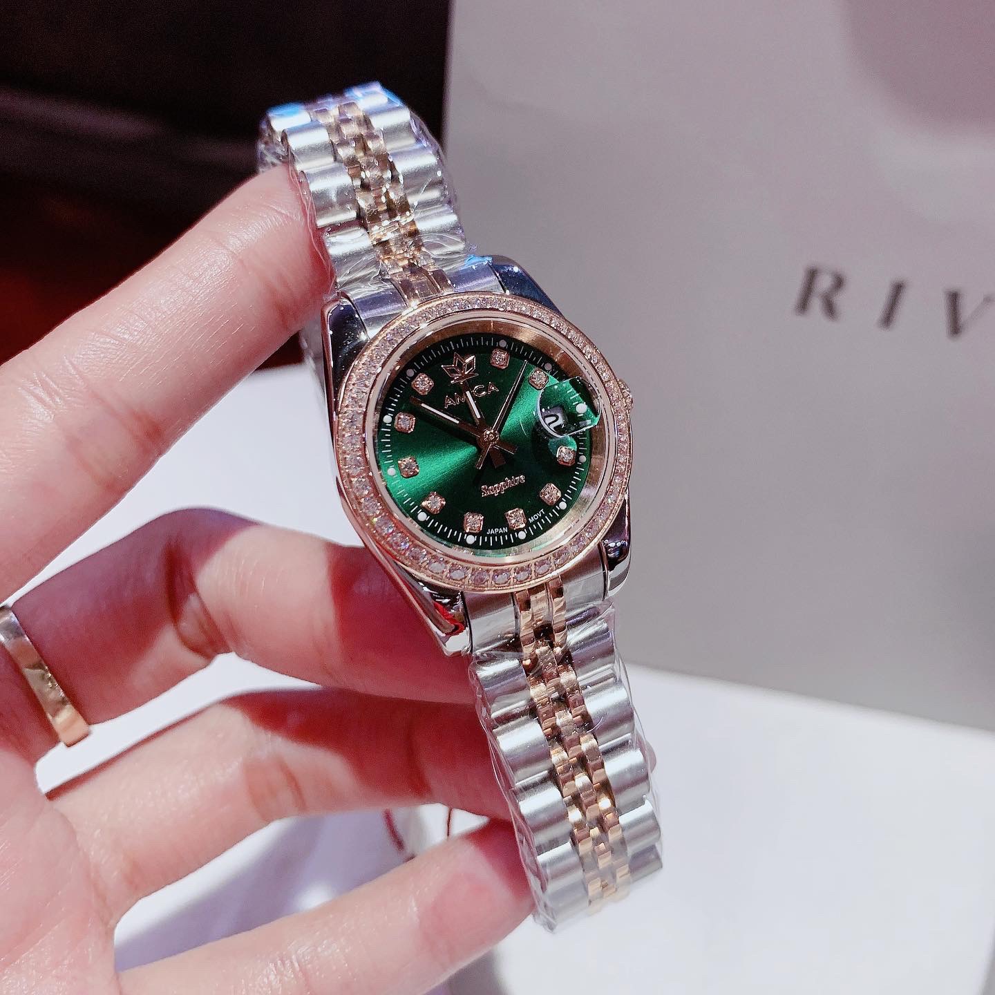 Đồng Hồ AMICA for woman Thiết kế kinh điển Rolex, Quai kim loại demi Kính sapphire  mặt xanh đậm