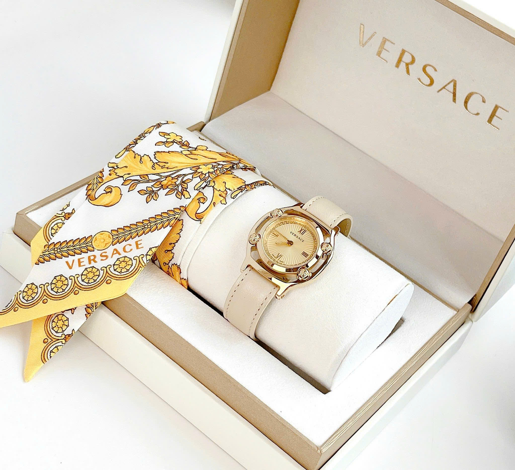 Đồng Hồ Nữ Versace Medusa Frame Barocco Print Watch 36mm VEVF00620 Màu Vàng