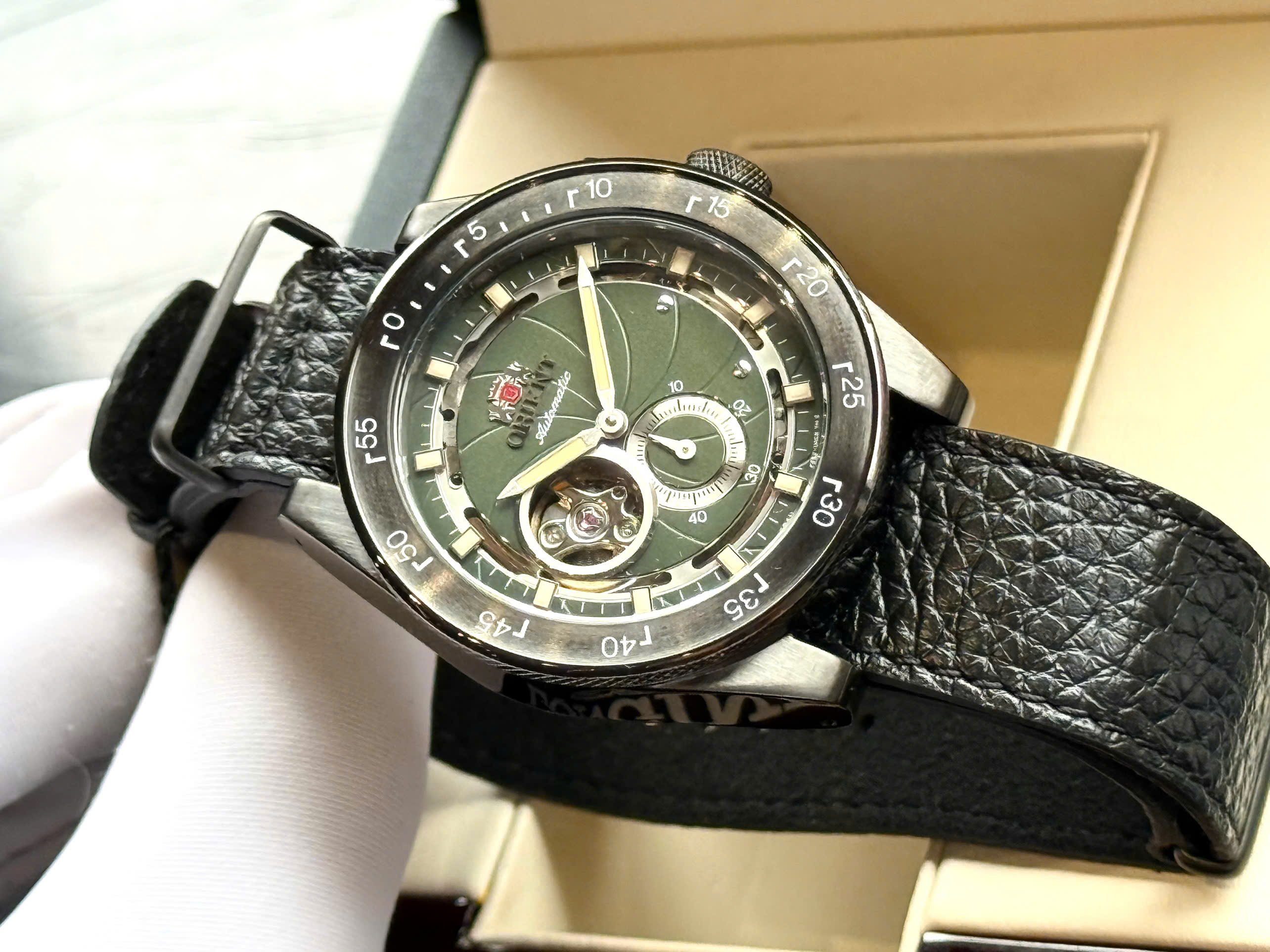 Orient Retro Future Camera RA-AR0202E10B – Thiết Kế Máy Ảnh Độc Đáo Với Tông Xanh Lá Cá Tính