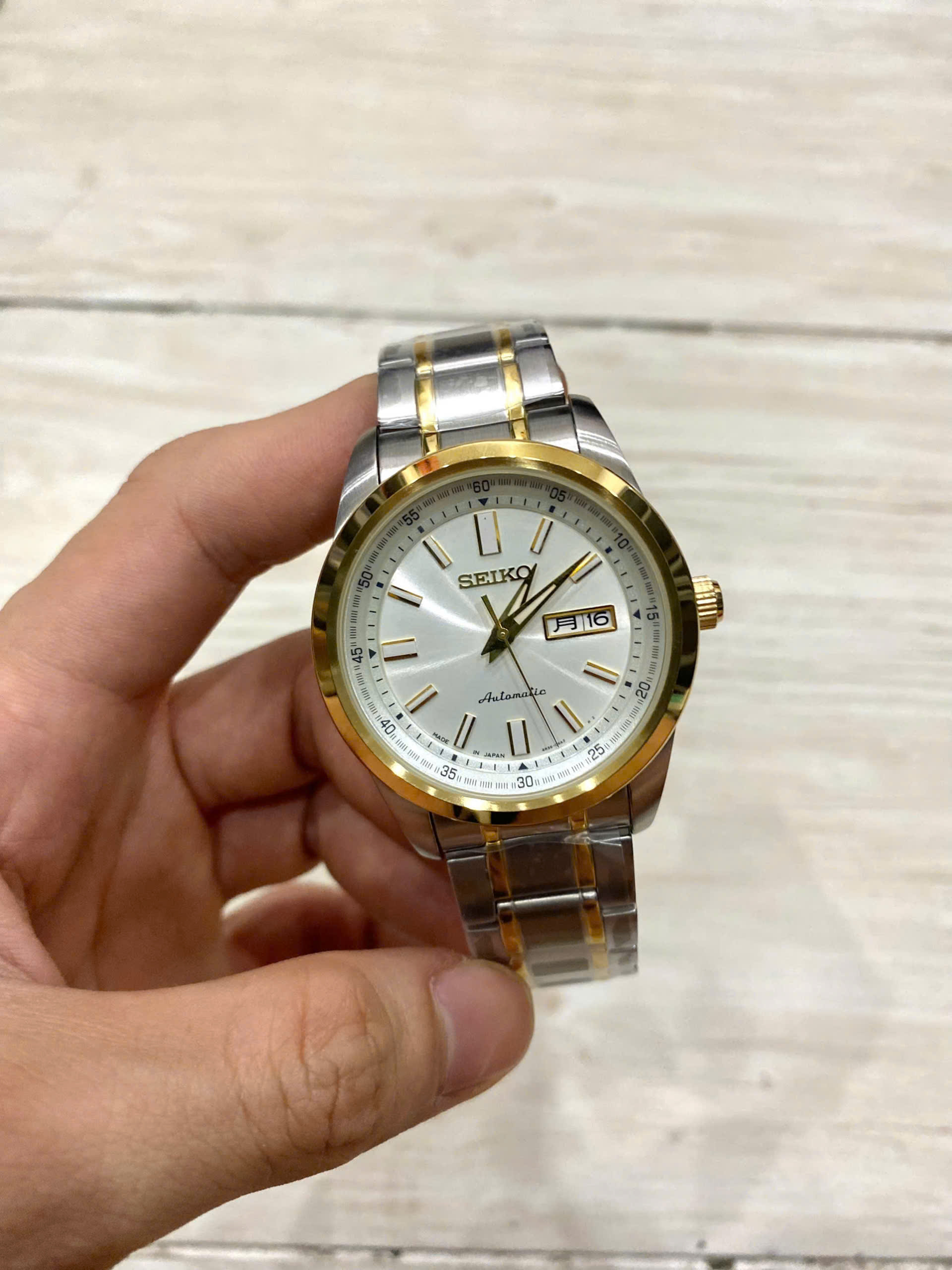 Đồng Hồ Chính Hãng Từ Thụy Sĩ, Nhật Bản, Ý và Mỹ Đã Có Mặt Tại Vũ Anh Watch – Giá Sốc Cho Sỉ Lẻ