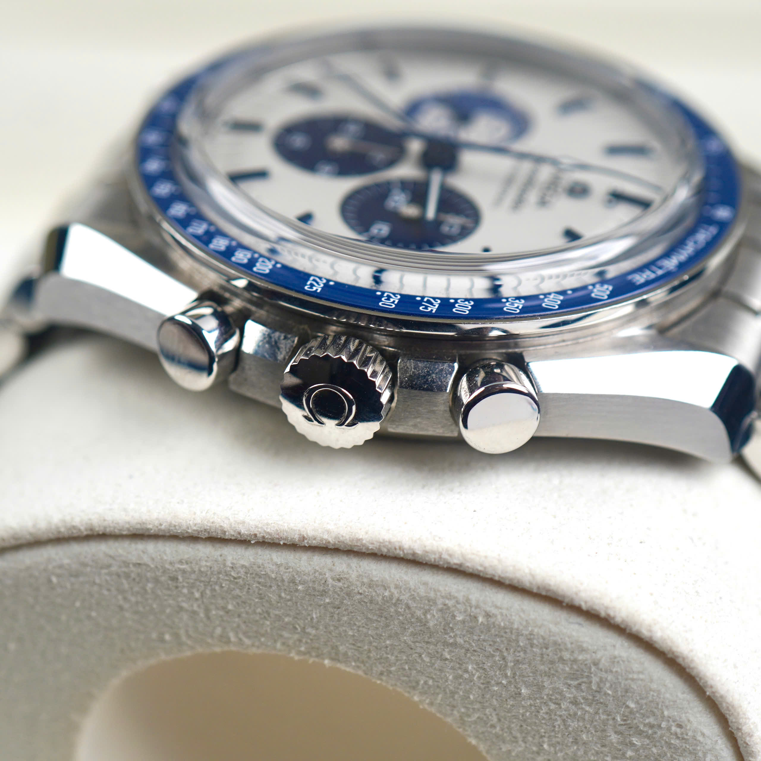 Đồng Hồ Omega Speedmaster Silver Snoopy Anniversary 310.32.42.50.02.001 – Biểu Tượng Của Lòng Dũng Cảm Và Vinh Danh NASA