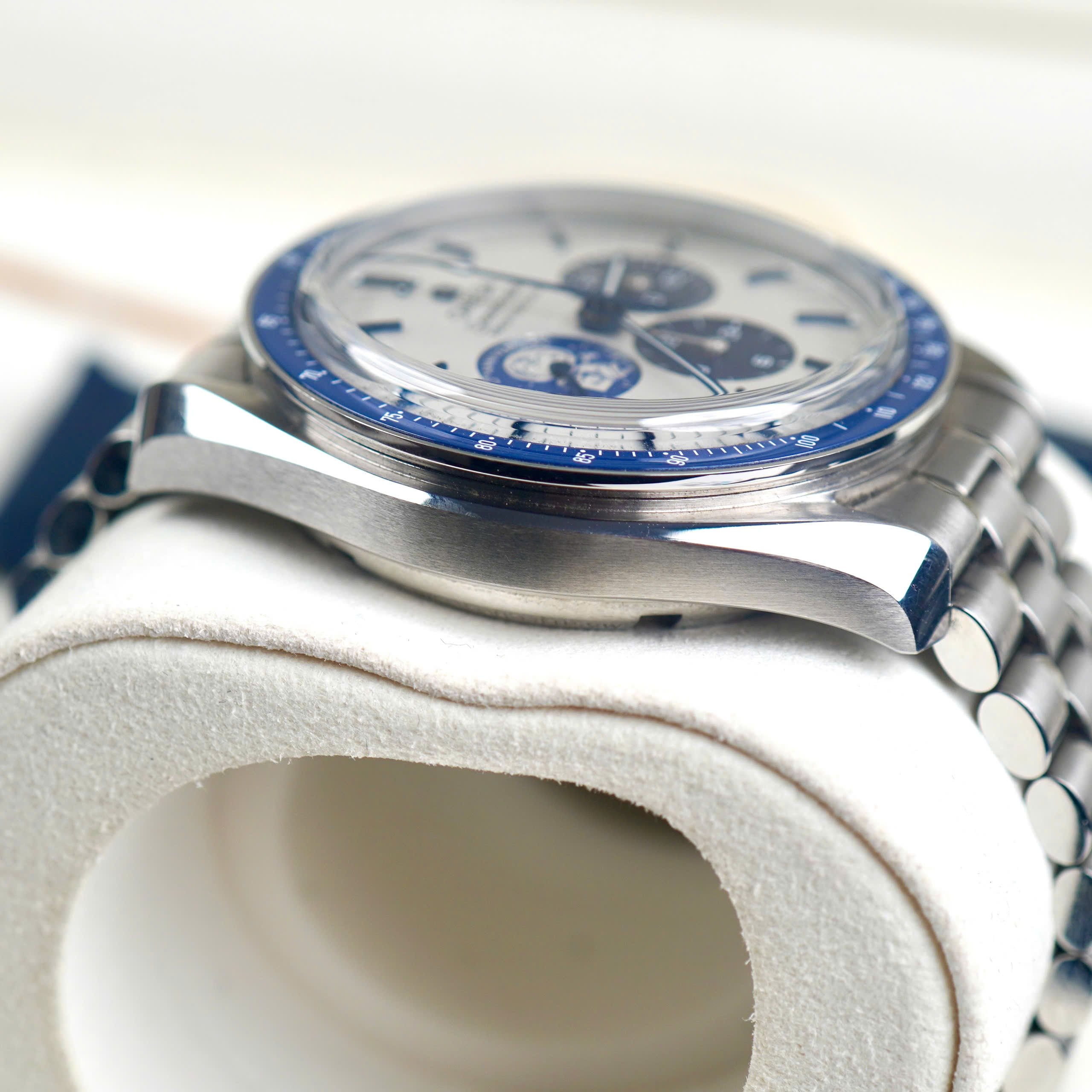 Đồng Hồ Omega Speedmaster Silver Snoopy Anniversary 310.32.42.50.02.001 – Biểu Tượng Của Lòng Dũng Cảm Và Vinh Danh NASA