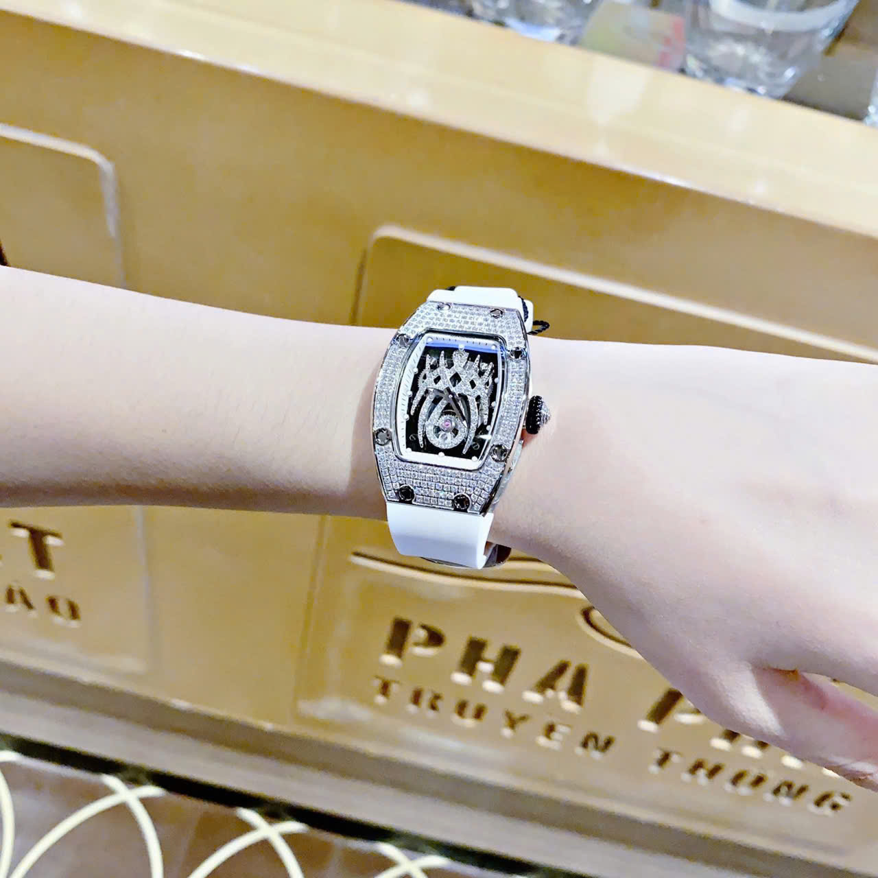 Đồng Hồ Hanboro by Huboler Nhện Hồng Silver – Siêu Phẩm Đẳng Cấp Với Thiết Kế Độc Bản