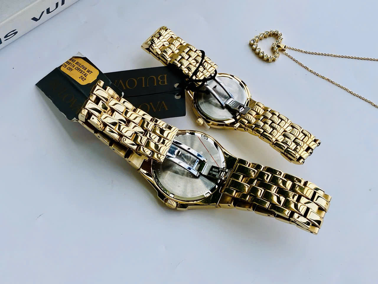 Đồng Hồ Đôi Bulova Phantom 98B174 & 98X124 – Sang Chảnh Với Tông Gold