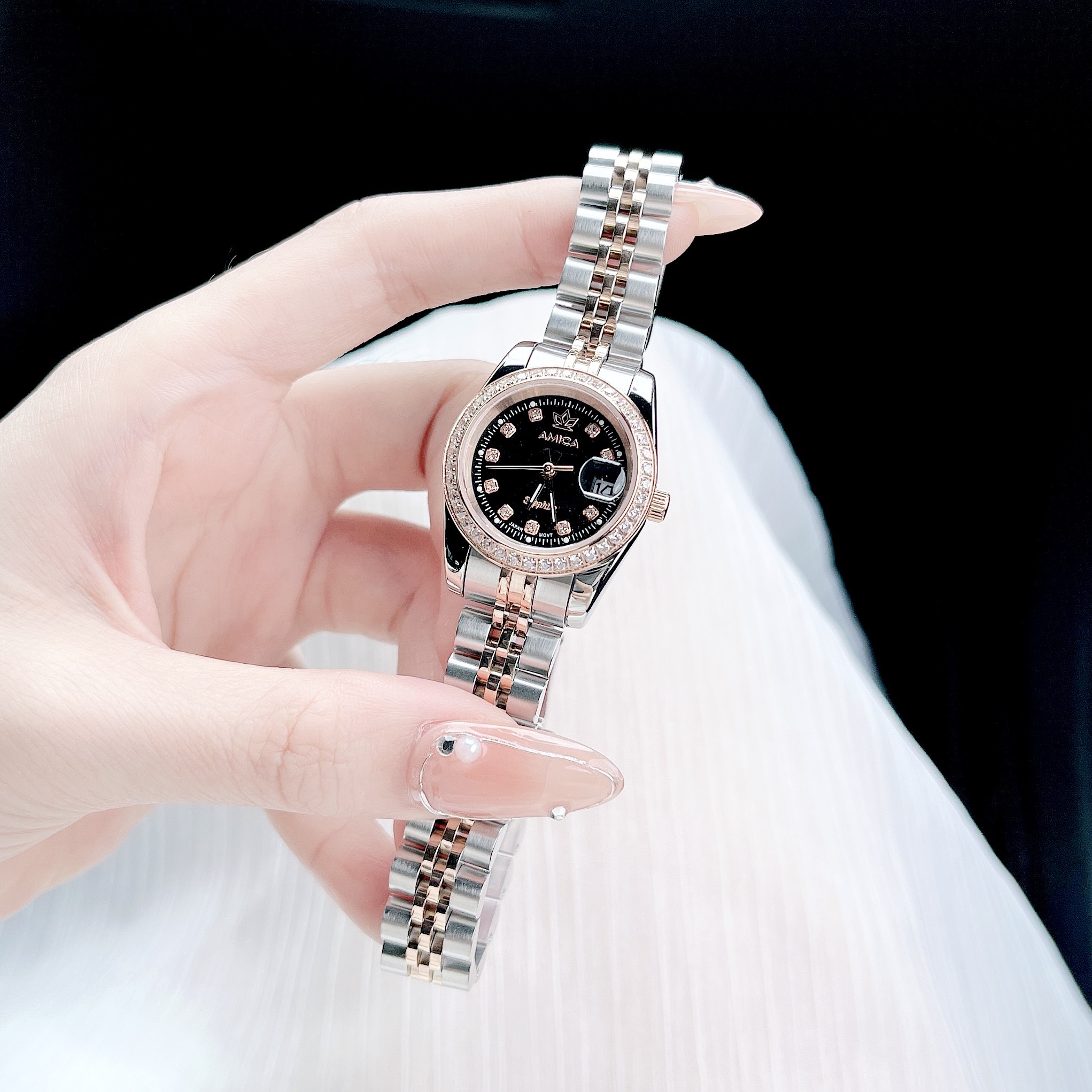 Đồng Hồ AMICA for woman Thiết kế kinh điển Rolex, Quai kim loại demi Kính sapphire mặt đen