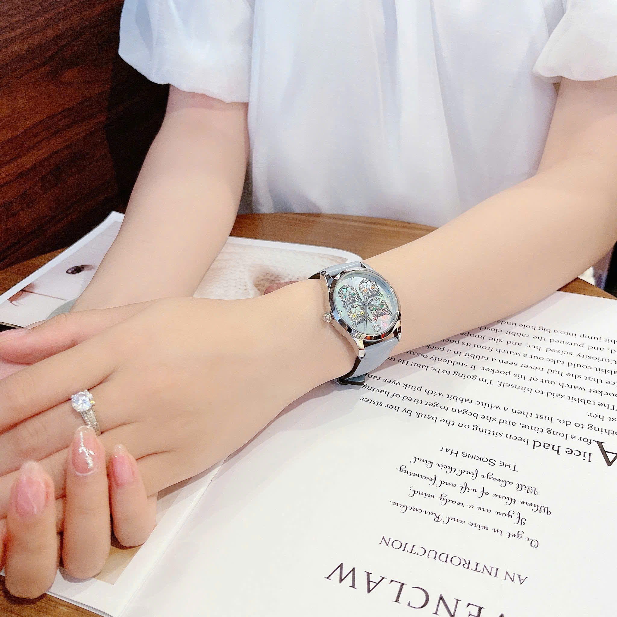 Đồng Hồ Gucci G-Timeless – Thiết Kế Độc Đáo Trong Bộ Sưu Tập Hình Thú