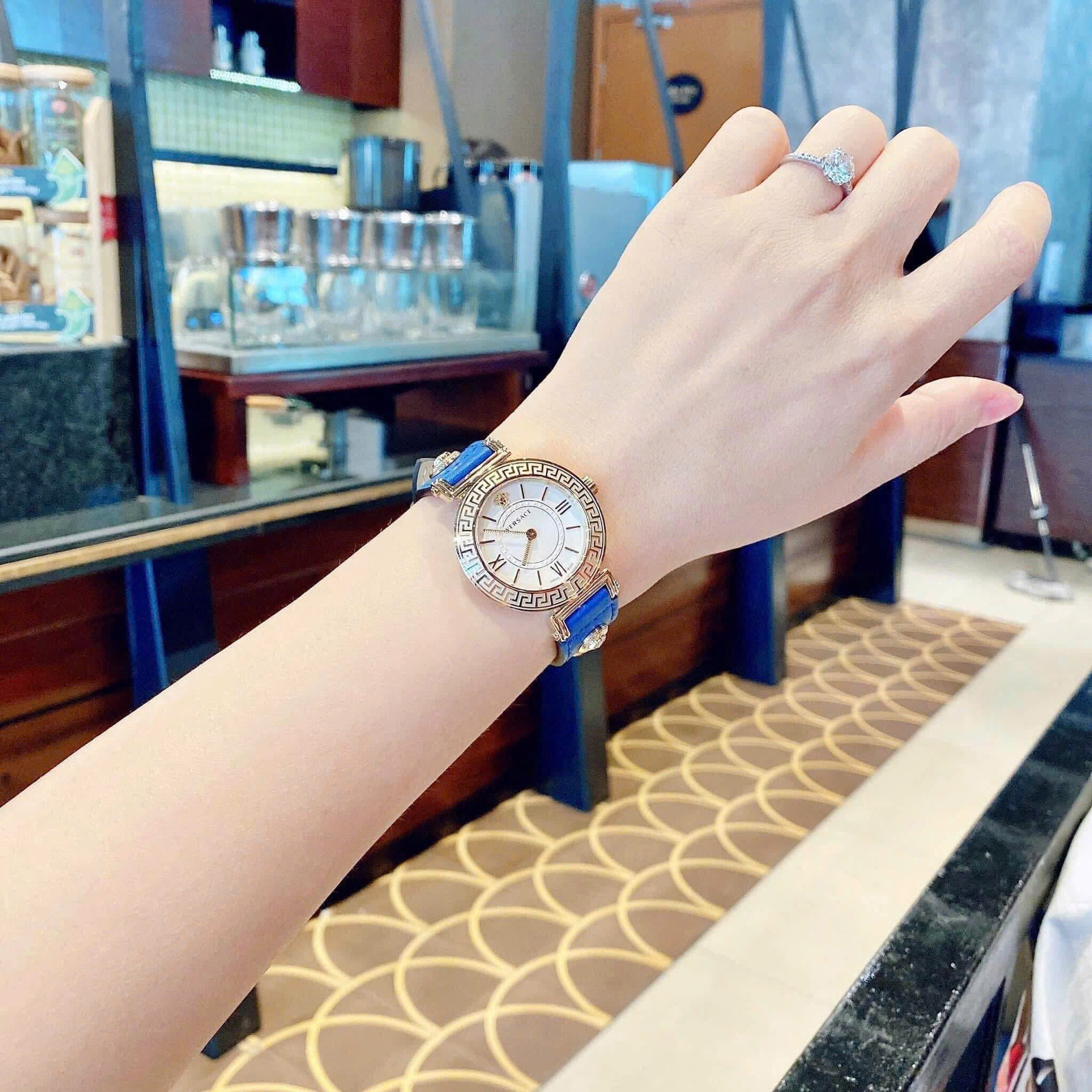 Đồng Hồ Versace Tribute New 35mm VEVG00320 – Biểu tượng thời trang Ý và chuẩn mực Thụy Sĩ
