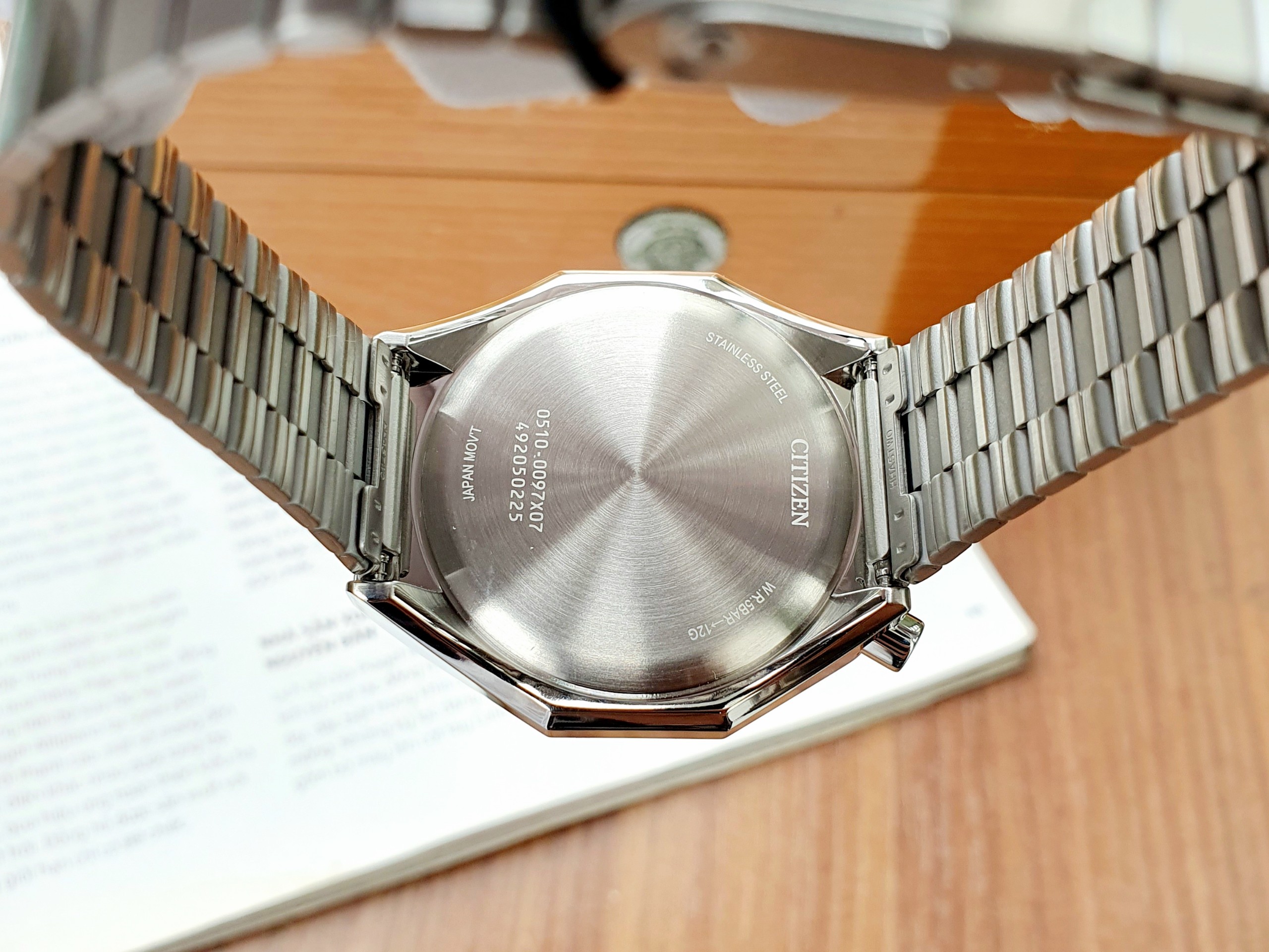 Citizen Tsuno Chronograph AN3700-54A – Siêu Phẩm Độc Lạ Tái Hiện Vẻ Đẹp Của Đồng Hồ Quả Lắc