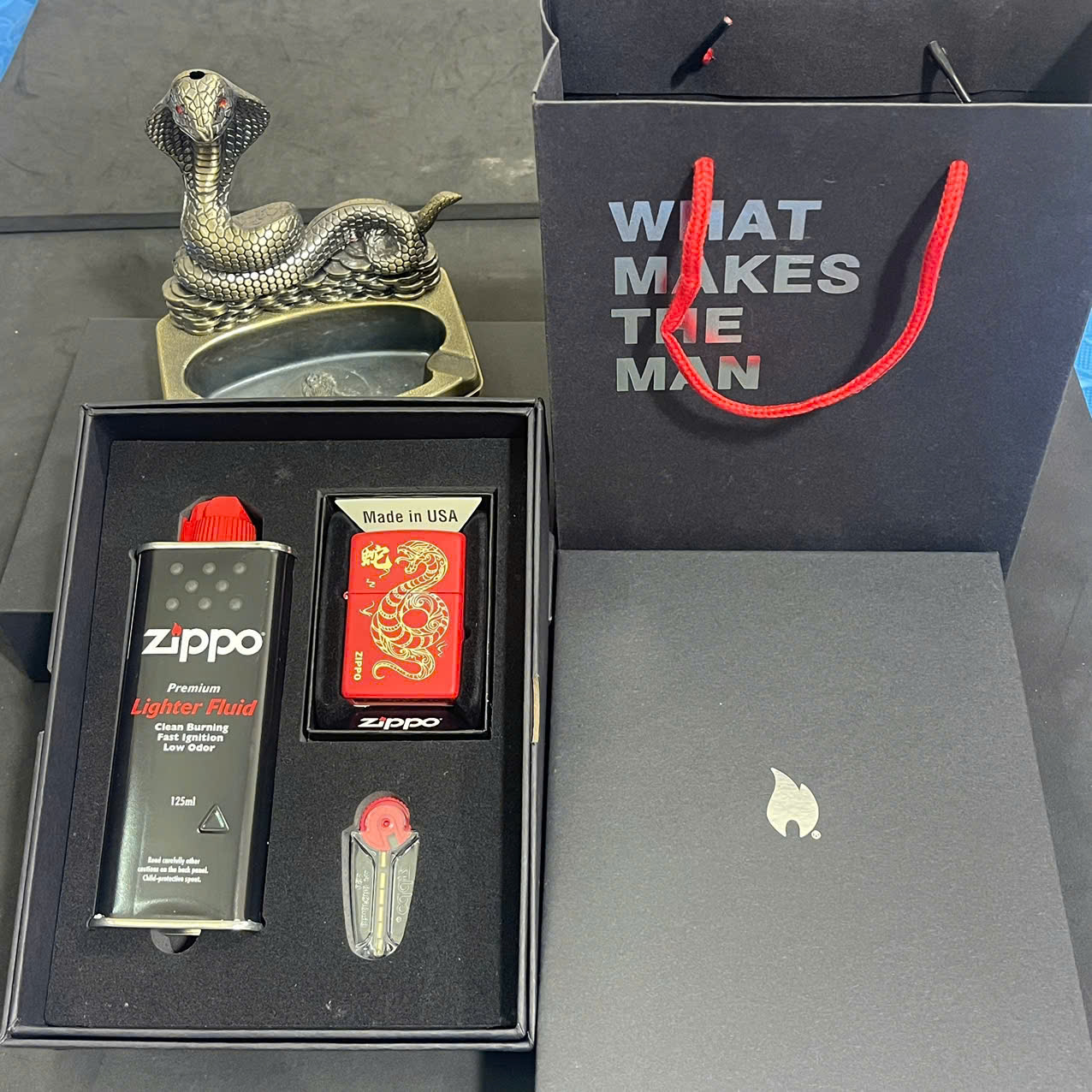 Bật Lửa Zippo Phiên Bản 2025 Ất Tỵ – Linh Vật Mãng Xà Uy Quyền, Biểu Tượng Cho Sự May Mắn Và Thịnh Vượng