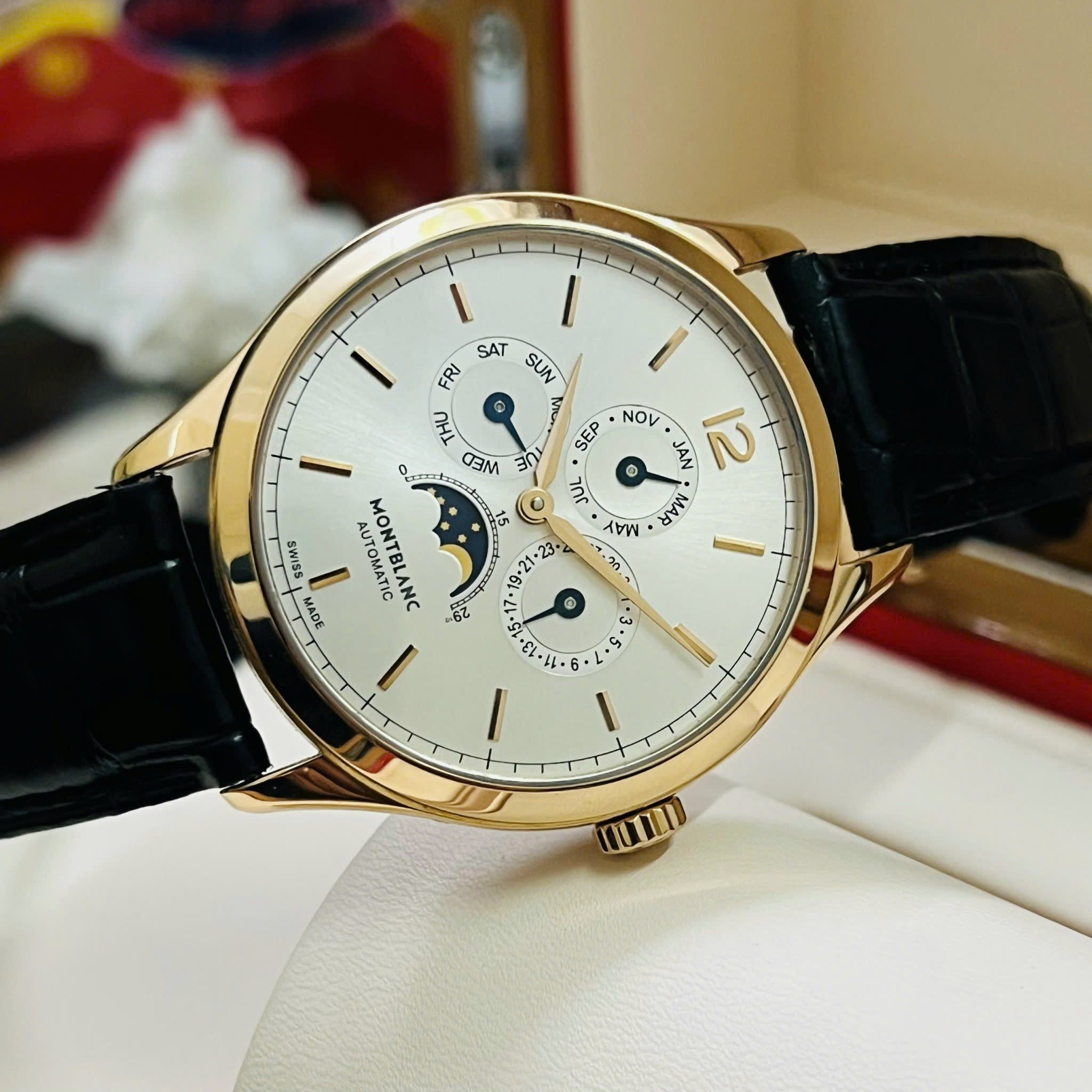 Đồng hồ Montblanc Heritage 112535 Chronométrie Quantième – Nghệ Thuật Thời Gian Trong Khối Vàng Nguyên Chất