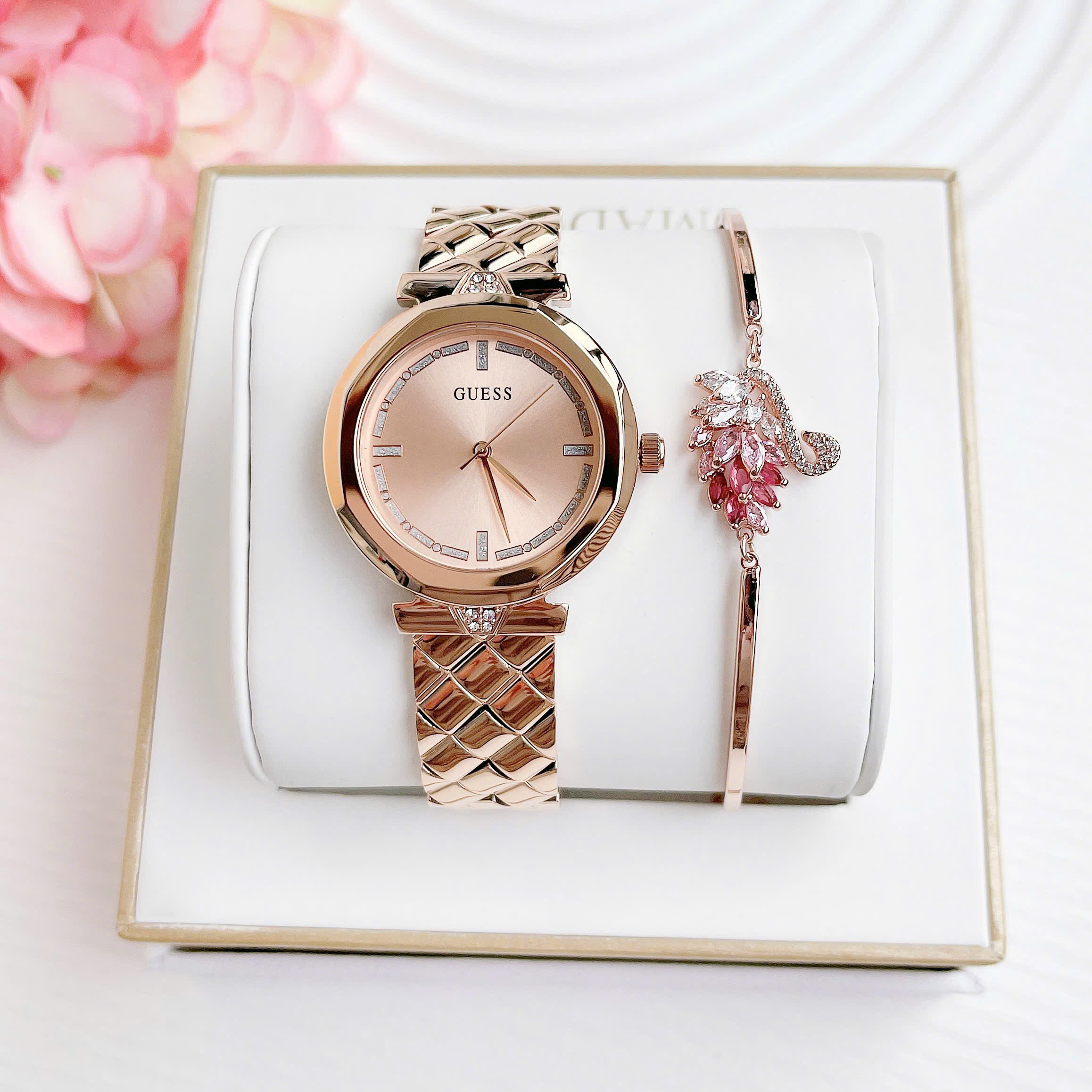 Đồng Hồ Guess Rumour Crystals 2025 – Sang Trọng, Tinh Tế Và Đầy Lôi Cuốn