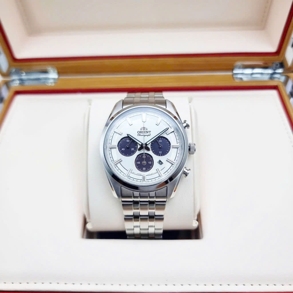 Đồng hồ Orient RA-TX0305S10B – Đồng Hồ Solar Chronograph Thép Trắng Mặt Trắng Sang Trọng và Thể Thao 2025