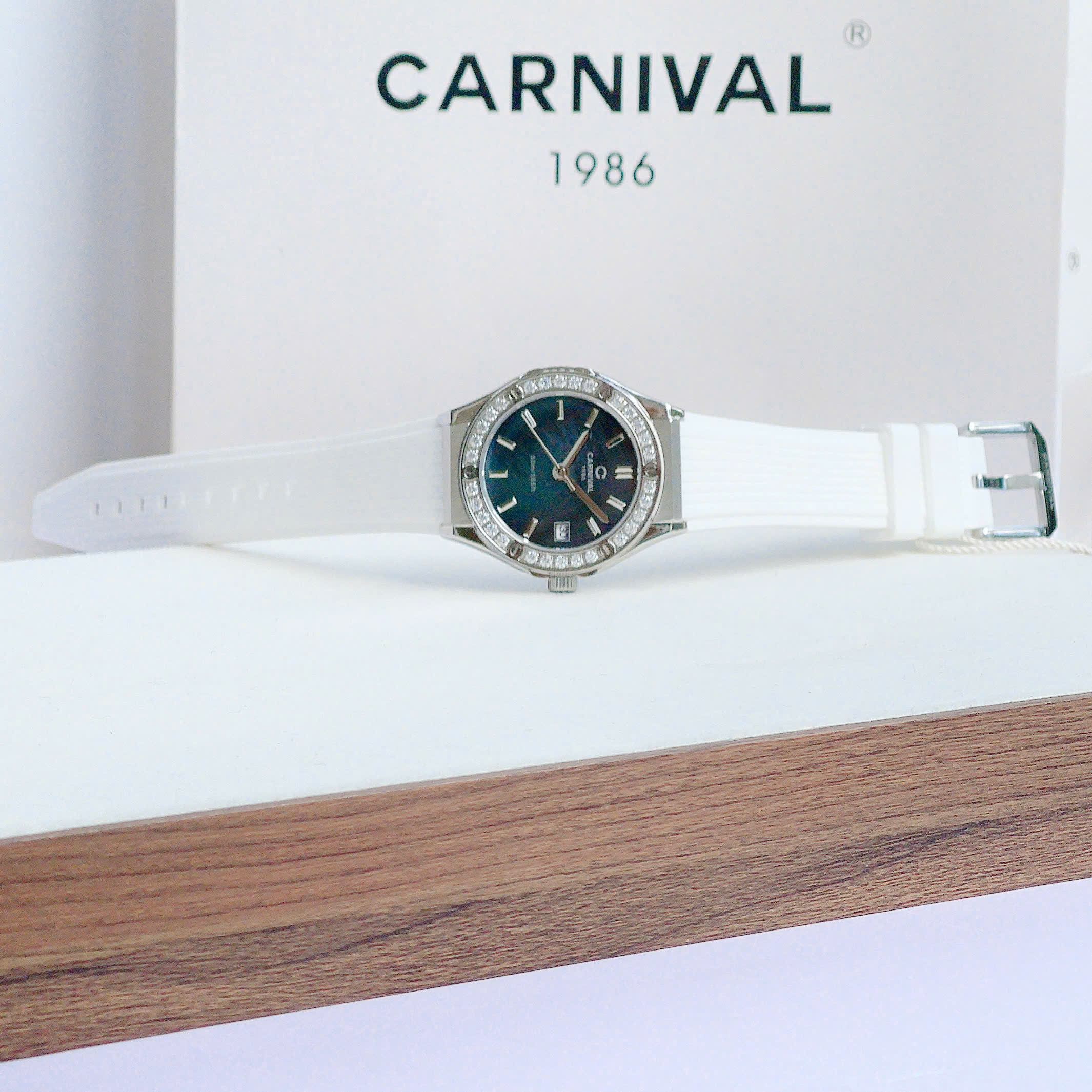 Đồng hồ Carnival 8168L2-VT-DCS-DK1 – Sang trọng, trẻ trung và hiện đại