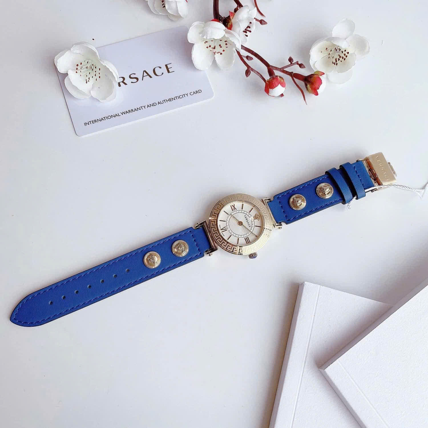 Đồng Hồ Versace Tribute New 35mm VEVG00320 – Biểu tượng thời trang Ý và chuẩn mực Thụy Sĩ