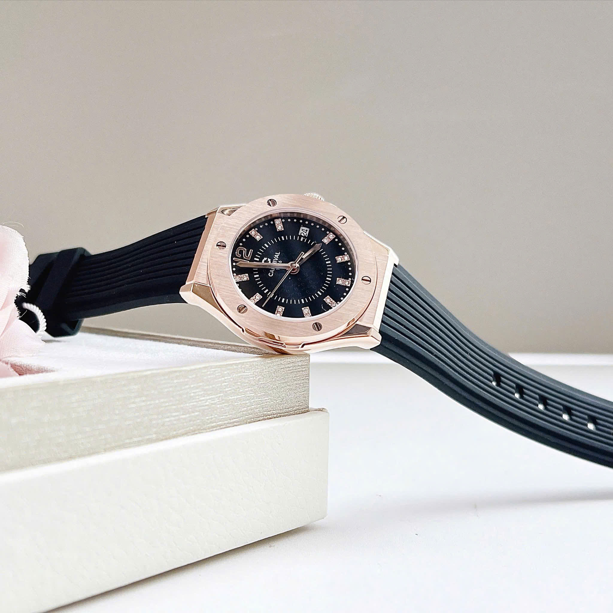 Đồng Hồ Carnival 8173L-VH-DCS-D – Mẫu 32mm Sang Trọng Với Thiết Kế Cảm Hứng Từ Thời Trang Cao Cấp