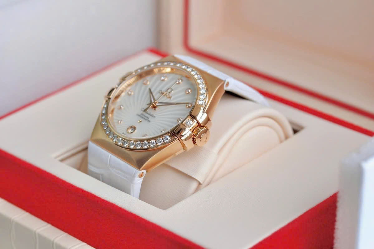 Đồng hồ Omega Constellation 123.58.35.20.55.003 35mm – Tuyệt tác kết hợp giữa vàng nguyên khối và kim cương