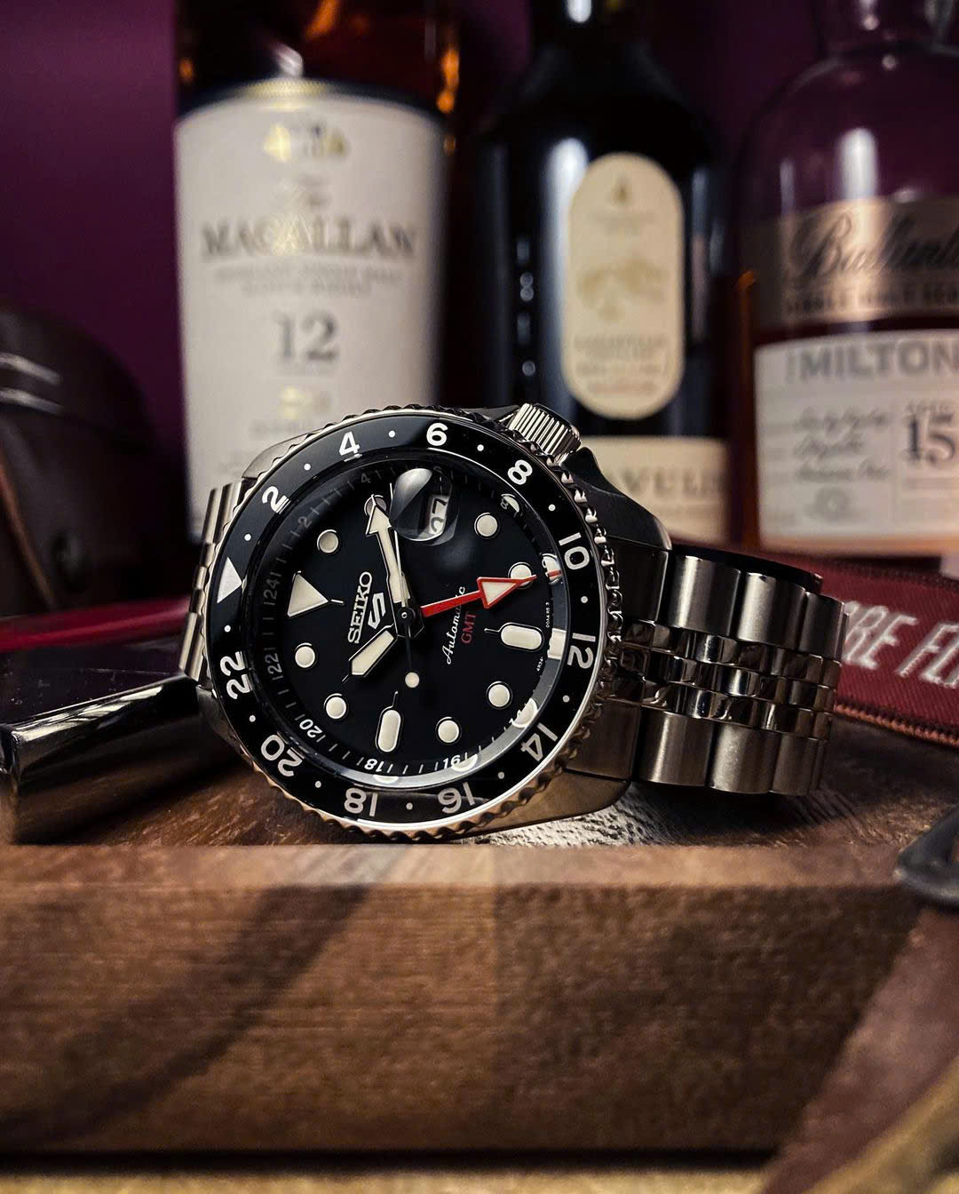 Đồng Hồ Seiko SSK001K1 – Phiên Bản “Batman” GMT Mạnh Mẽ, Đậm Chất Thể Thao
