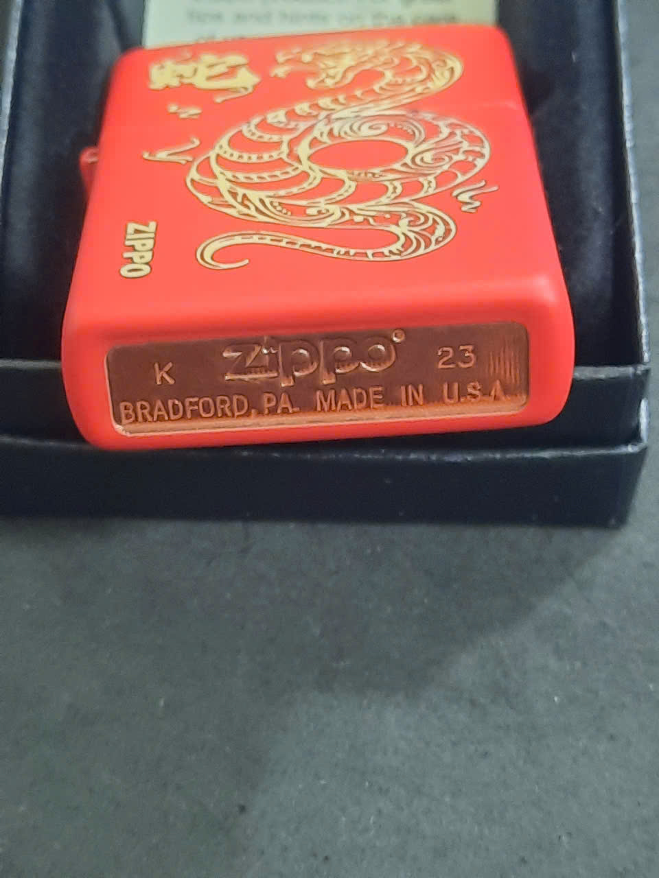 Bật Lửa Zippo Phiên Bản 2025 Ất Tỵ – Linh Vật Mãng Xà Uy Quyền, Biểu Tượng Cho Sự May Mắn Và Thịnh Vượng