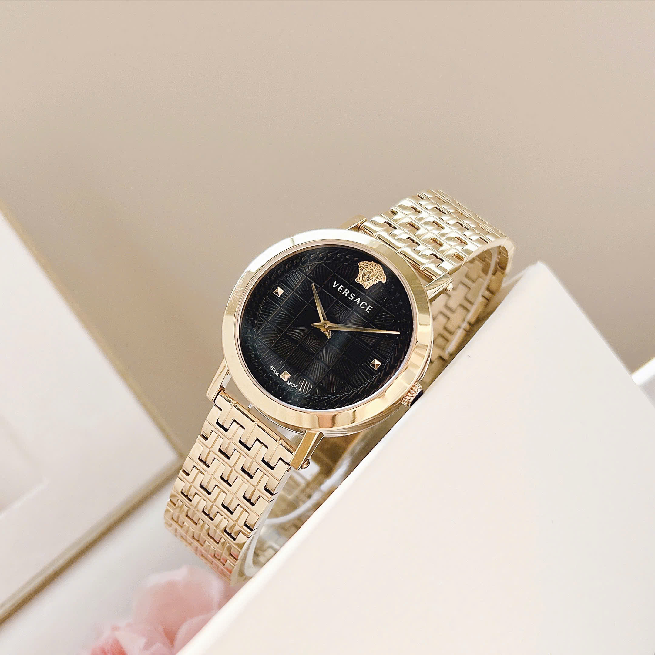 Đồng Hồ Versace Medusa Chain Watch For Lady – Vẻ Đẹp Đẳng Cấp Của Sự Tinh Tế