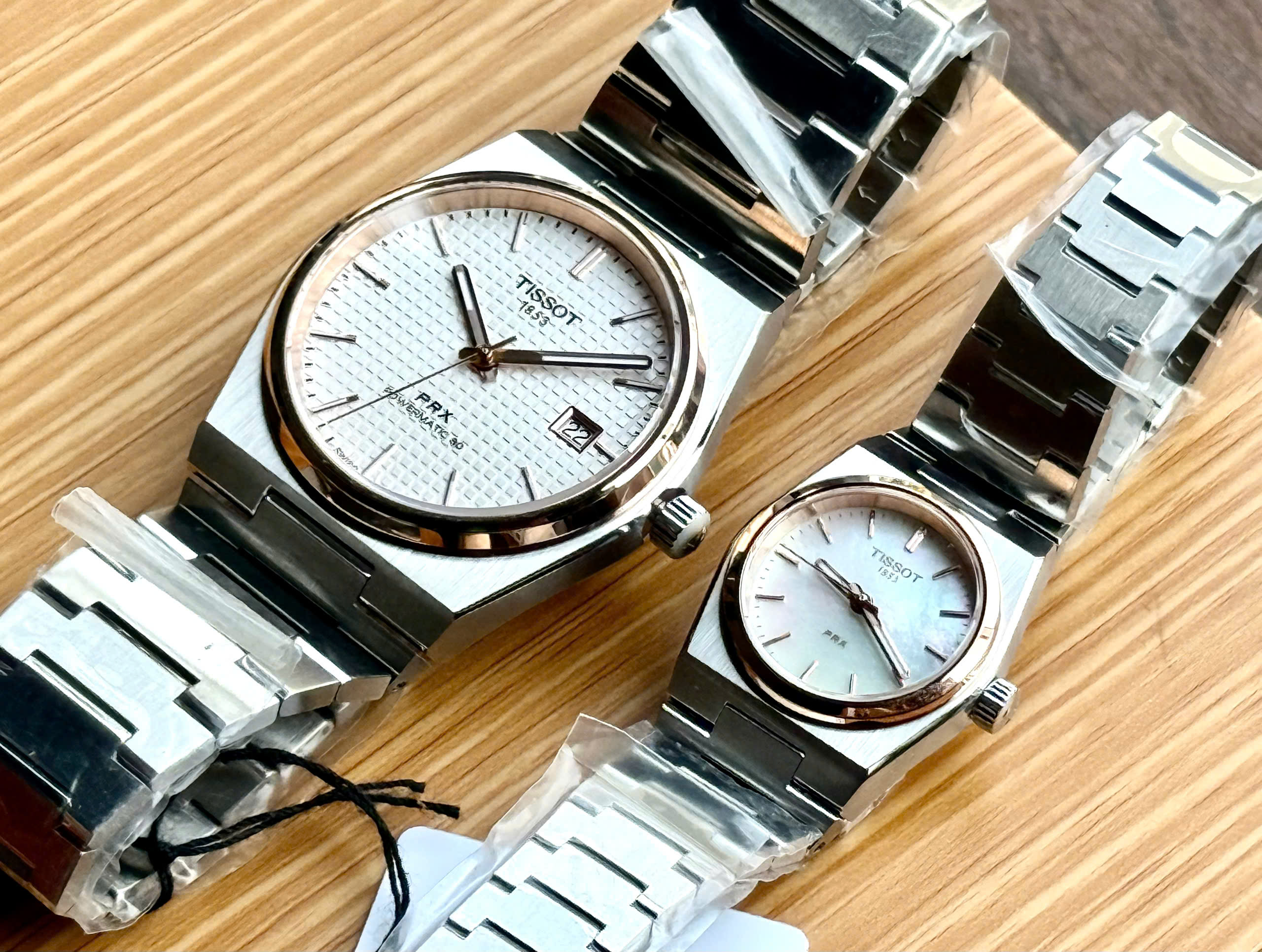 Đồng hồ Cặp đôi Tissot PRX Automatic 35mm – Huyền thoại trở lại, phiên bản hoàn hảo cho mọi cổ tay - Trắng: Model: T137.207.11.111.00 - Blue-Ice: Model: T137.207.11.351.00