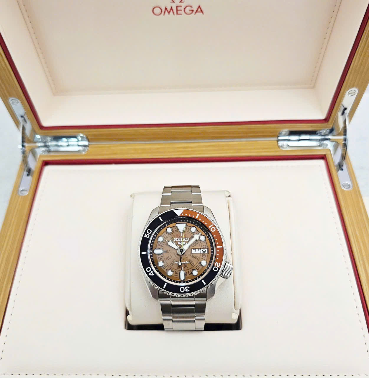 Đồng Hồ Seiko 5 Automatic SRPJ47K1 Sport Dây Thép Mặt Nâu – Làn gió mới từ huyền thoại Vintage Time Sonar