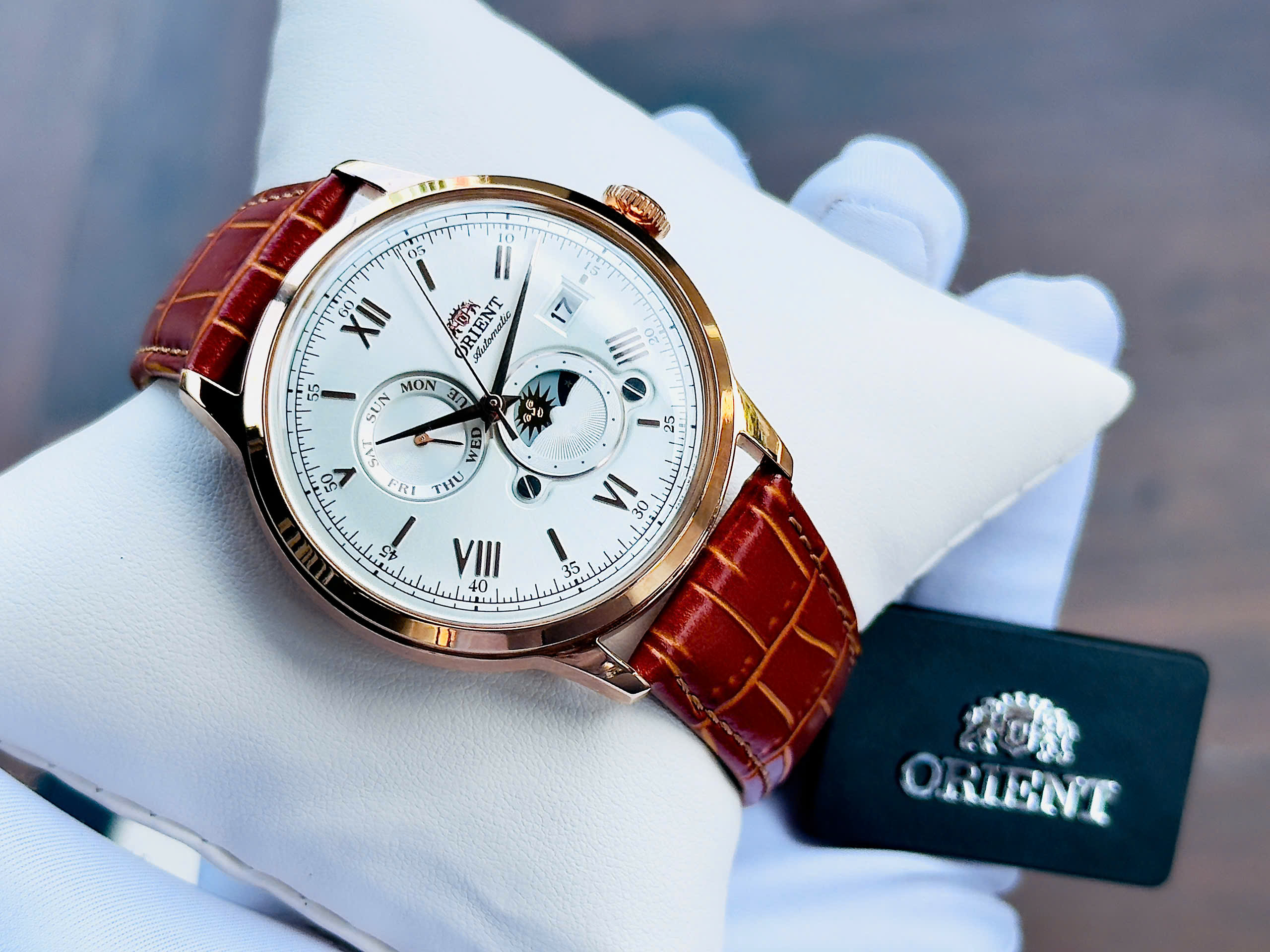 Đồng hồ ORIENT BAMBINO SUN AND MOON 2024 RA-AK0801S10B – TUYỆT TÁC CỔ ĐIỂN MANG HƠI THỞ THỜI GIAN