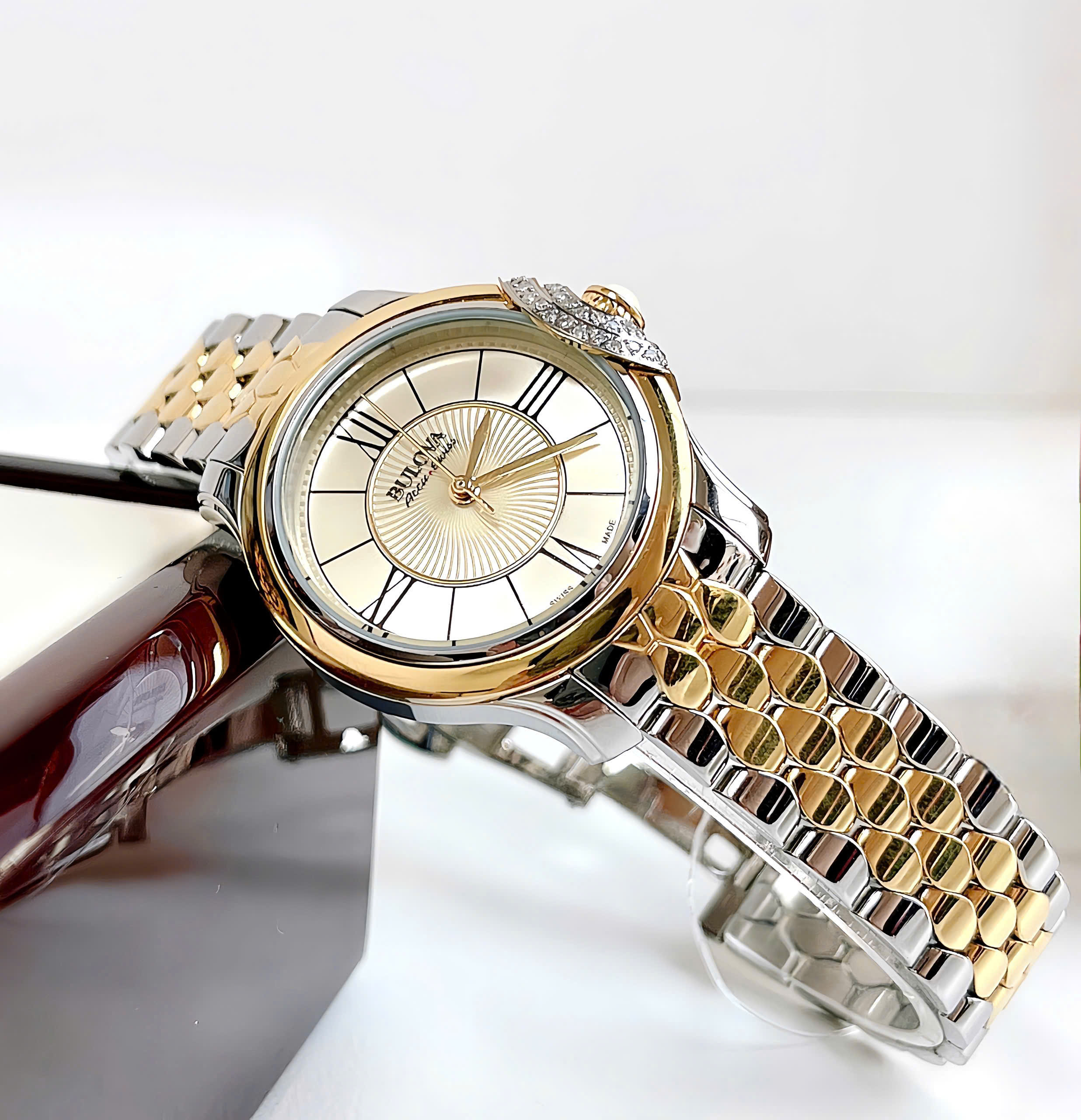 Đồng hồ Bulova Accu Swiss Diamond – Demi sang trọng, đính 30 viên kim cương tấm