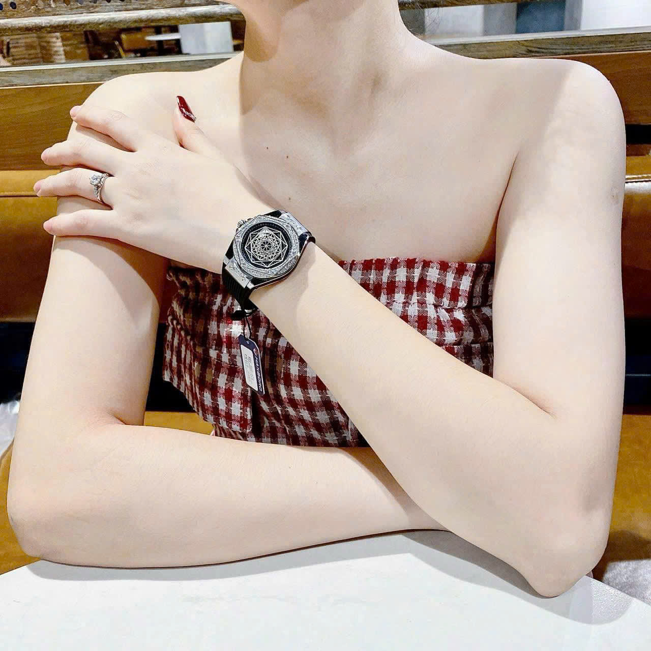 Đồng Hồ Hanboro 674 – Siêu Phẩm Hoạ Tiết Vũ Trụ Độc Đáo, Sang Trọng và Thời Thượng