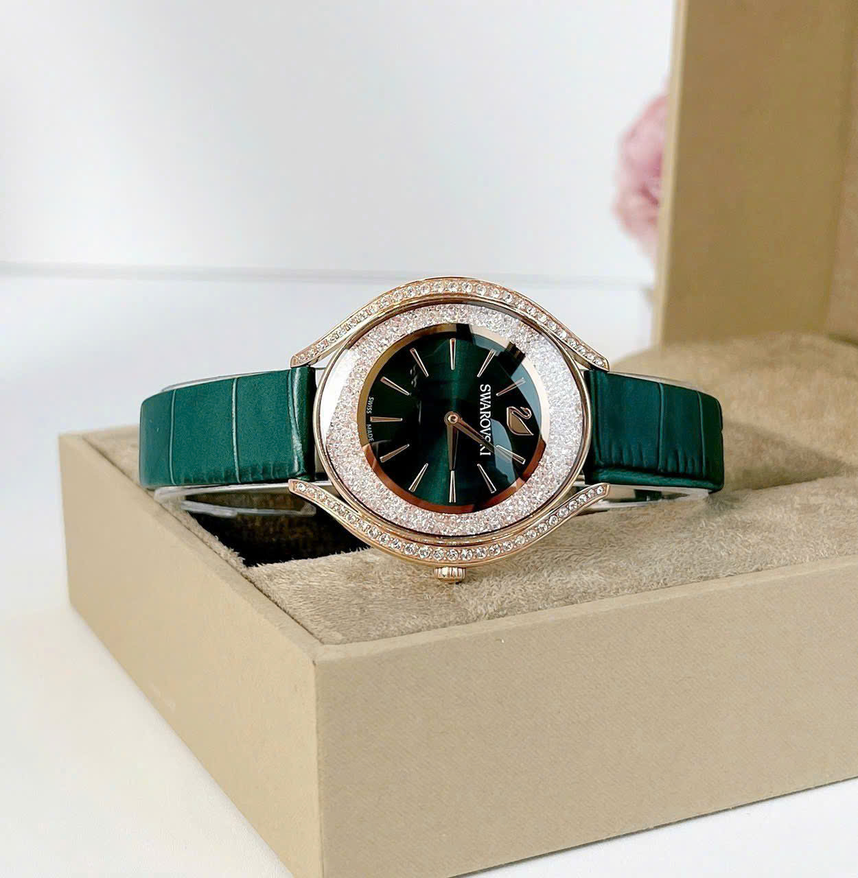 Đồng hồ Swarovski 5644078 Crystalline Aura Green Watch – Đỉnh cao sang trọng trong BST Crystalline Aura