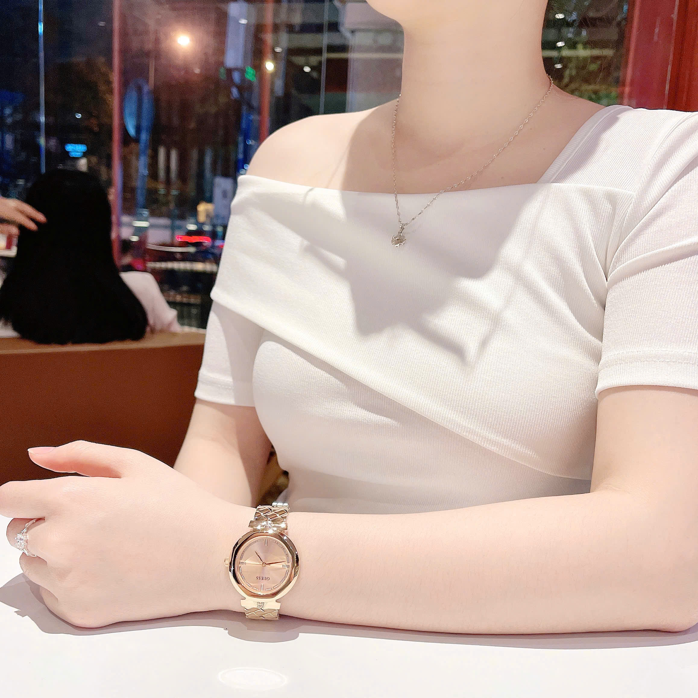 Đồng Hồ Guess Rumour Crystals 2025 – Sang Trọng, Tinh Tế Và Đầy Lôi Cuốn