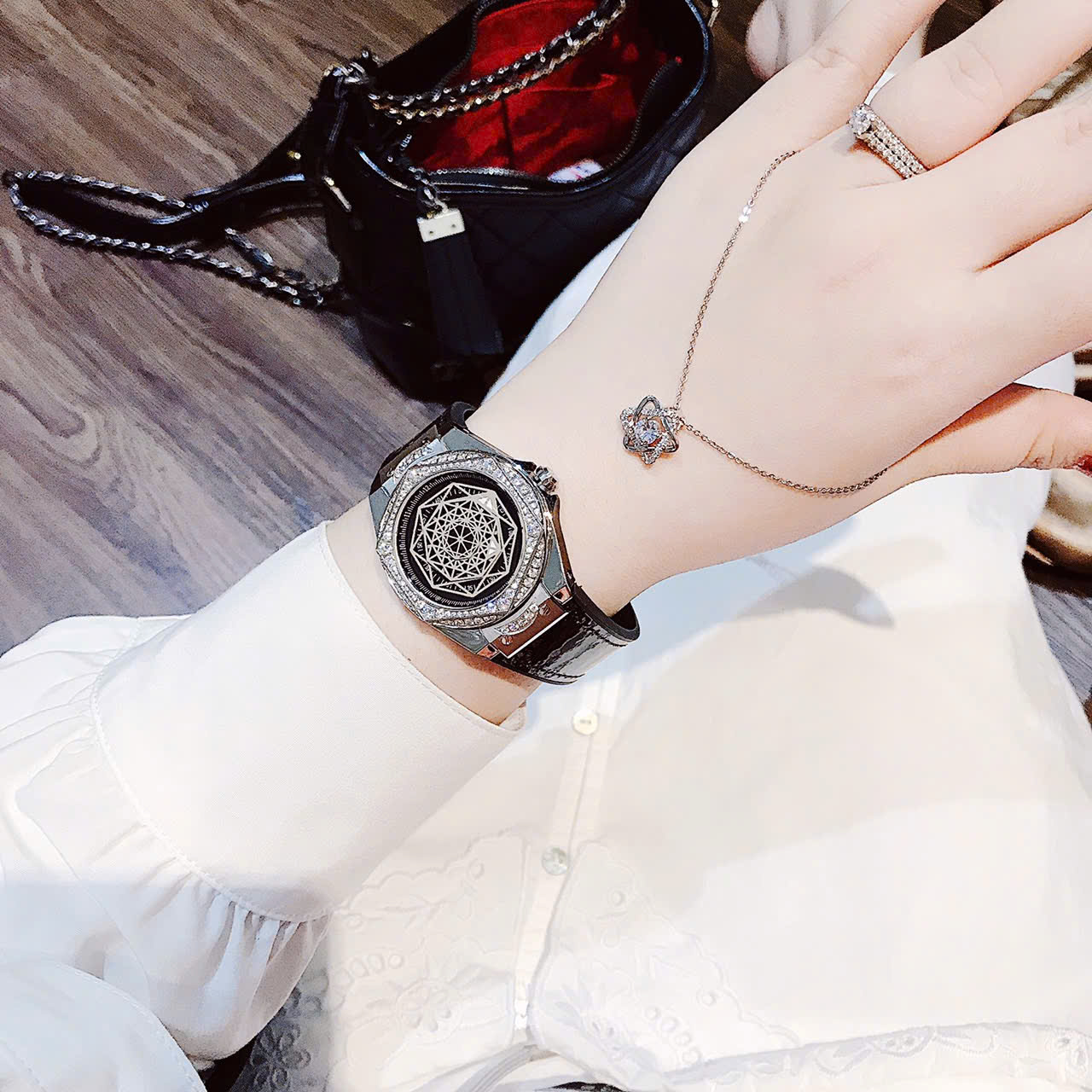 Đồng Hồ Hanboro 674 – Siêu Phẩm Hoạ Tiết Vũ Trụ Độc Đáo, Sang Trọng và Thời Thượng