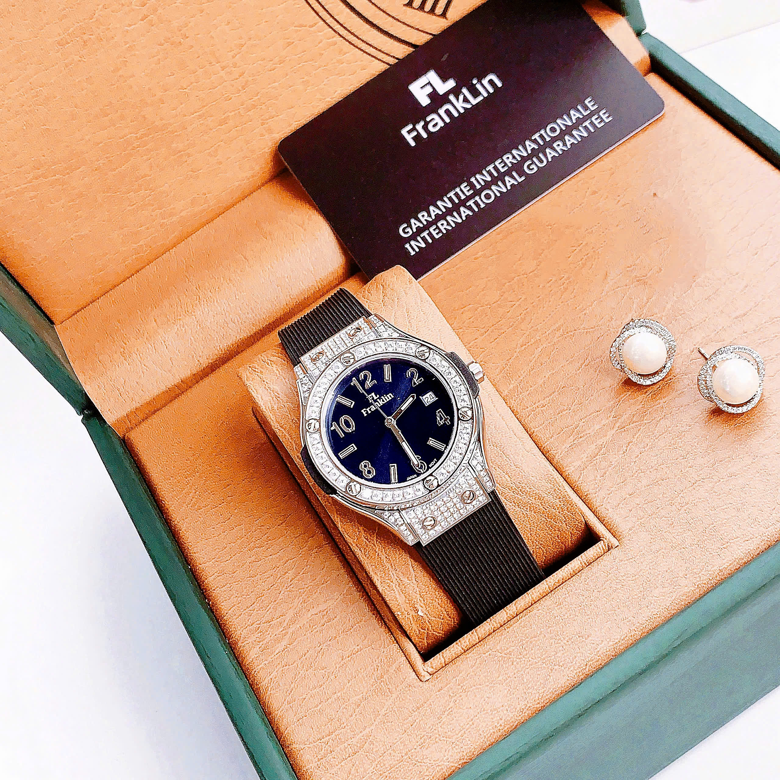 Đồng hồ nữ Franklin 35mm – Bộ Sưu Tập Mới Lấy Cảm Hứng Từ Hublot, Đẳng Cấp Và Hiện Đại