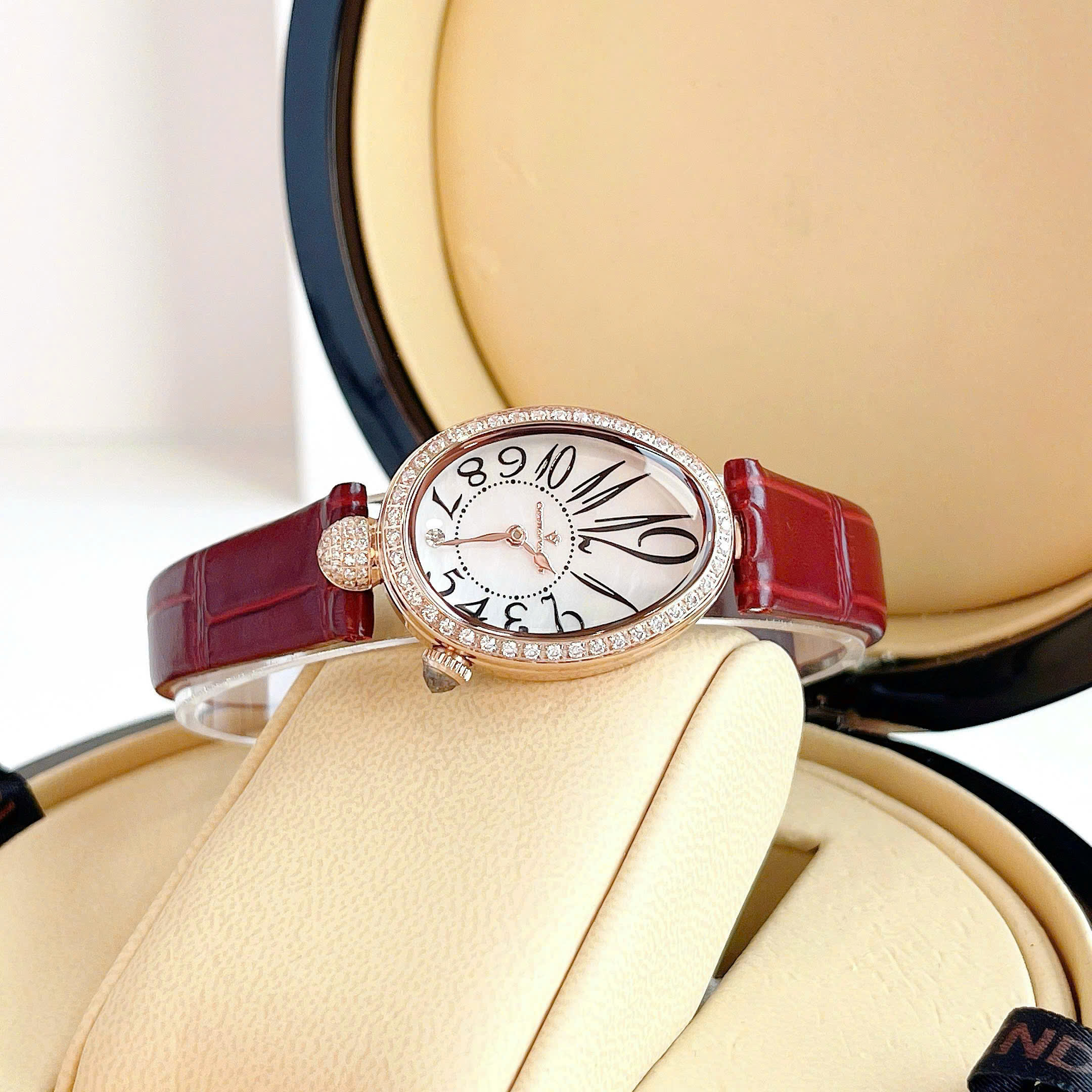 Đồng hồ Christian Van Sant Florentine – Vẻ đẹp kiêu sa tựa Breguet Reine