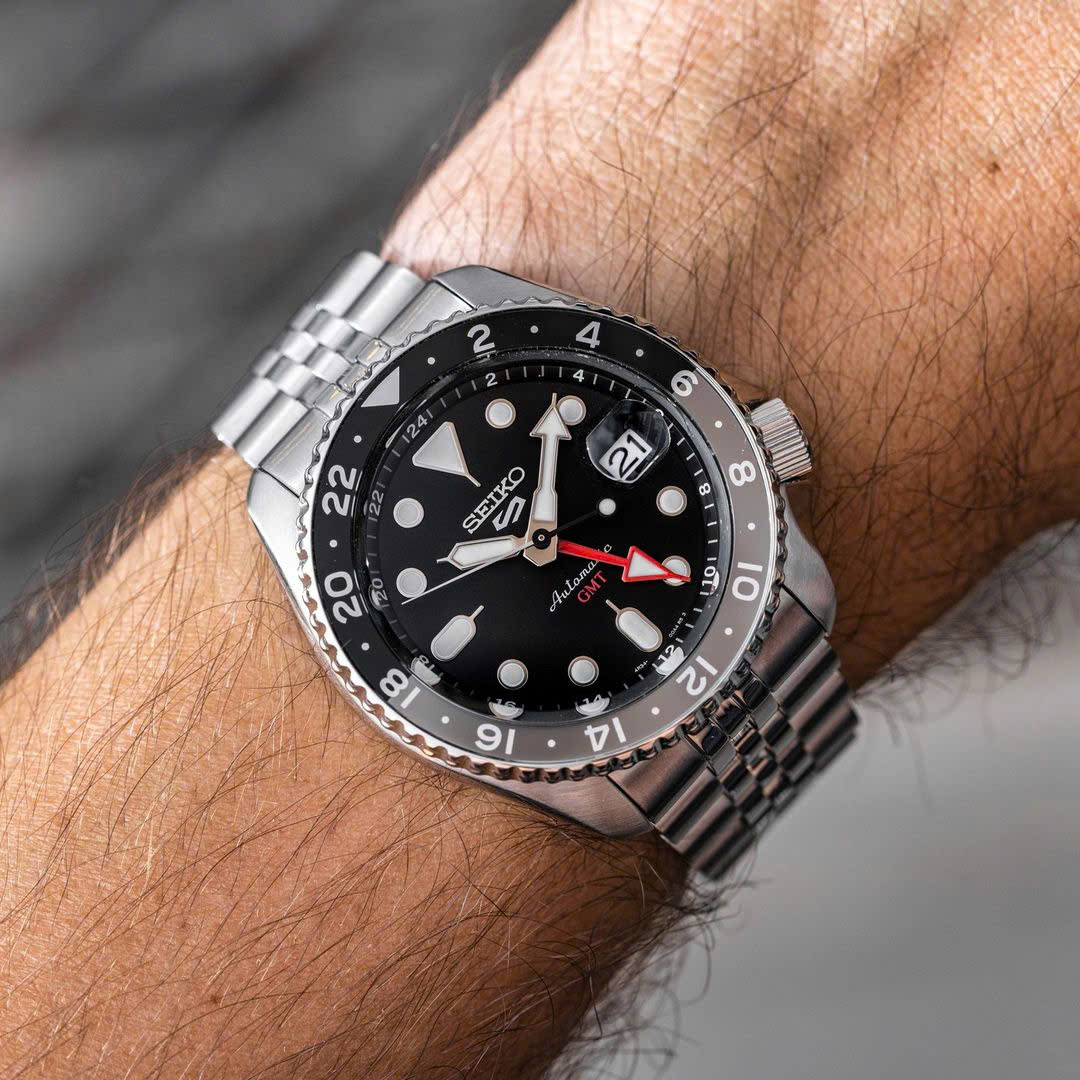 Đồng Hồ Seiko SSK001K1 – Phiên Bản “Batman” GMT Mạnh Mẽ, Đậm Chất Thể Thao