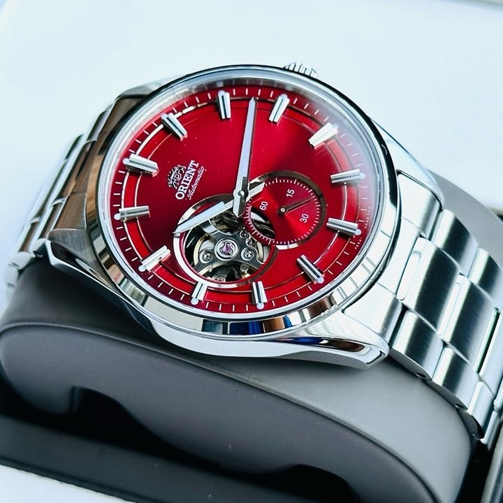 Đồng hồ ORIENT RA-AR0010R10B – TINH TẾ, ĐỘC LẠ VỚI TONE MÀU ĐỎ VÀ DIAL TIFFANY