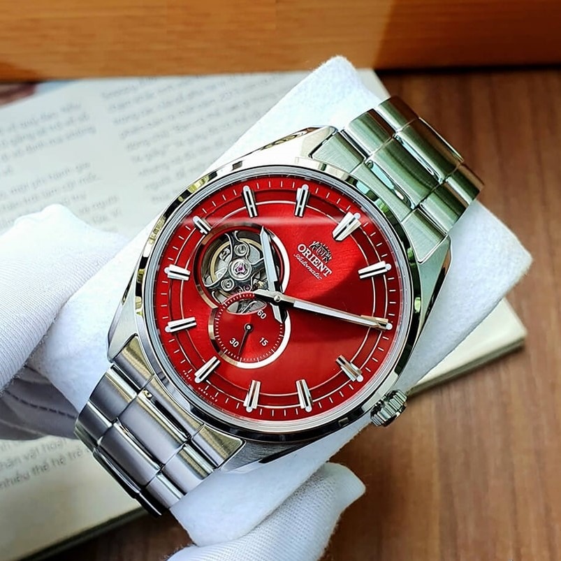Đồng hồ ORIENT RA-AR0010R10B – TINH TẾ, ĐỘC LẠ VỚI TONE MÀU ĐỎ VÀ DIAL TIFFANY