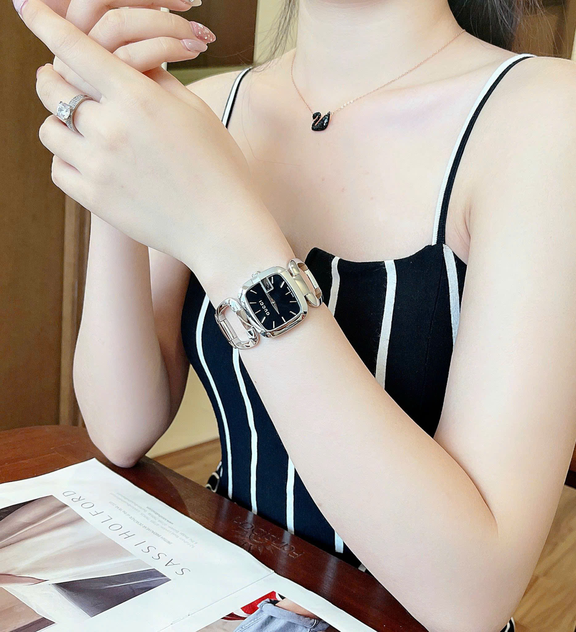 Đồng hồ Gucci G-Gucci YA125510 – Đồng hồ nữ thời trang sang chảnh và hiếm có