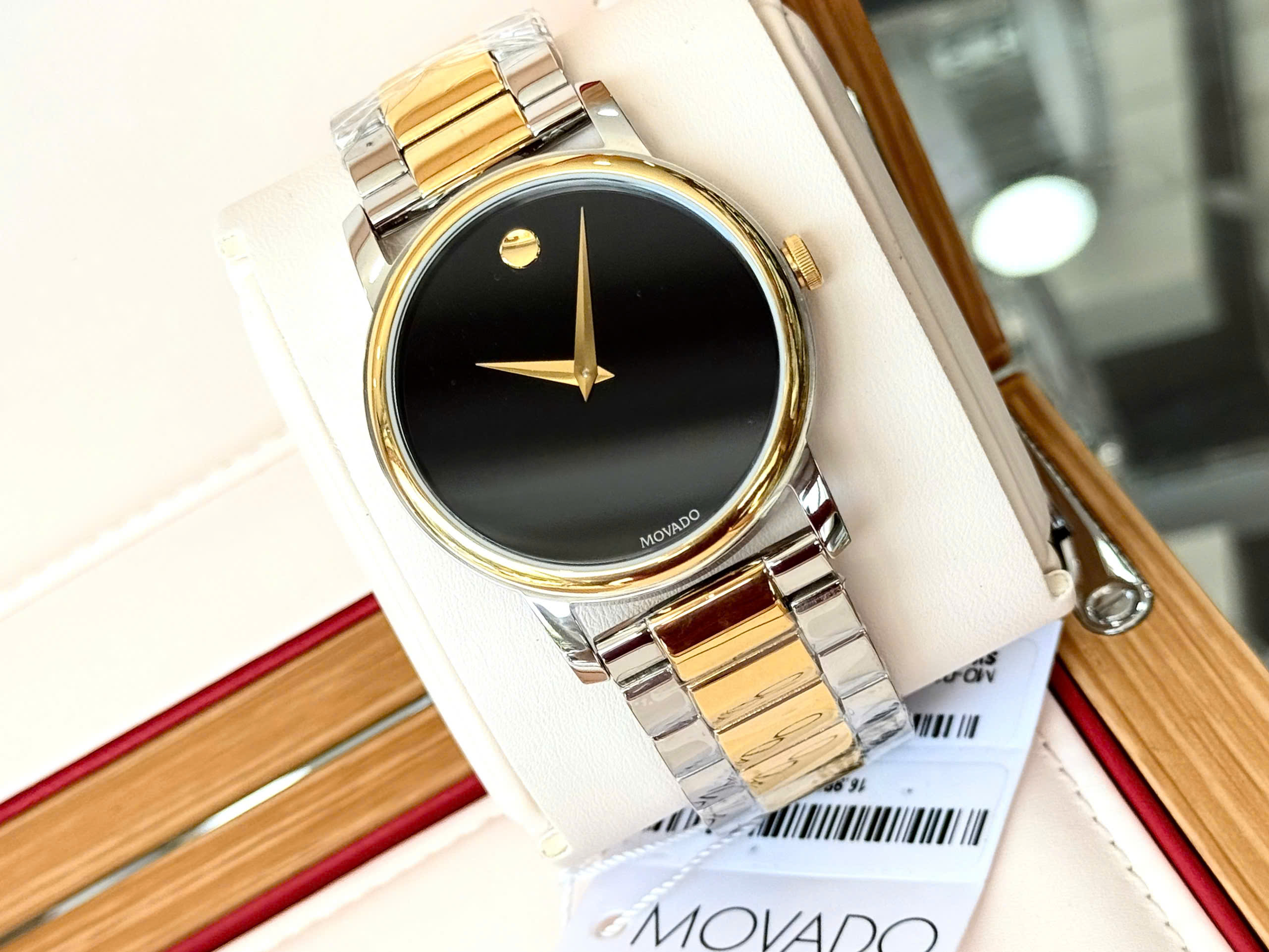 Đồng hồ Movado Museum Classic Two-tone 2100016 – Biểu tượng tối giản trong thiết kế đồng hồ hiện đại