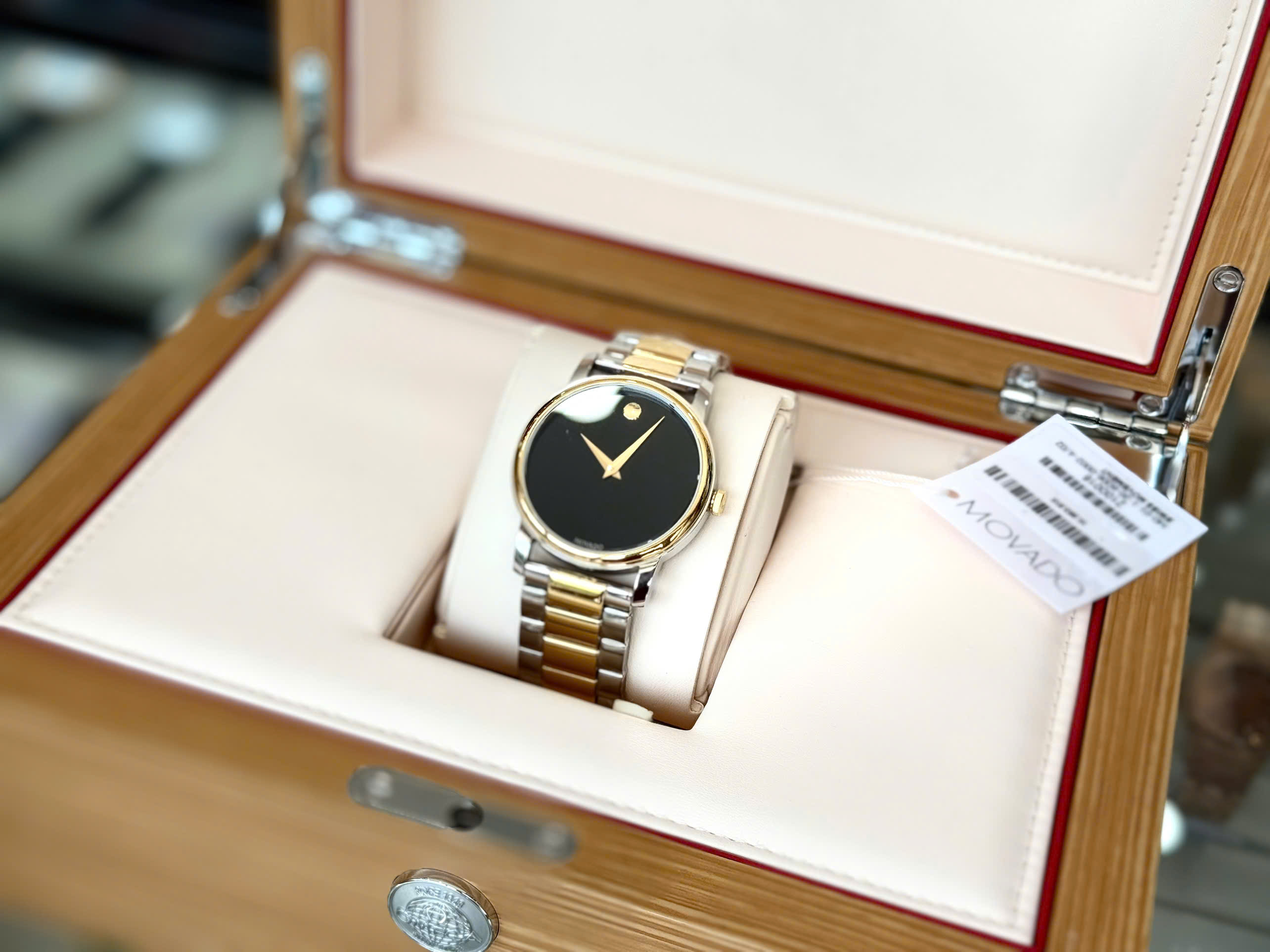 Đồng hồ Movado Museum Classic Two-tone 2100016 – Biểu tượng tối giản trong thiết kế đồng hồ hiện đại