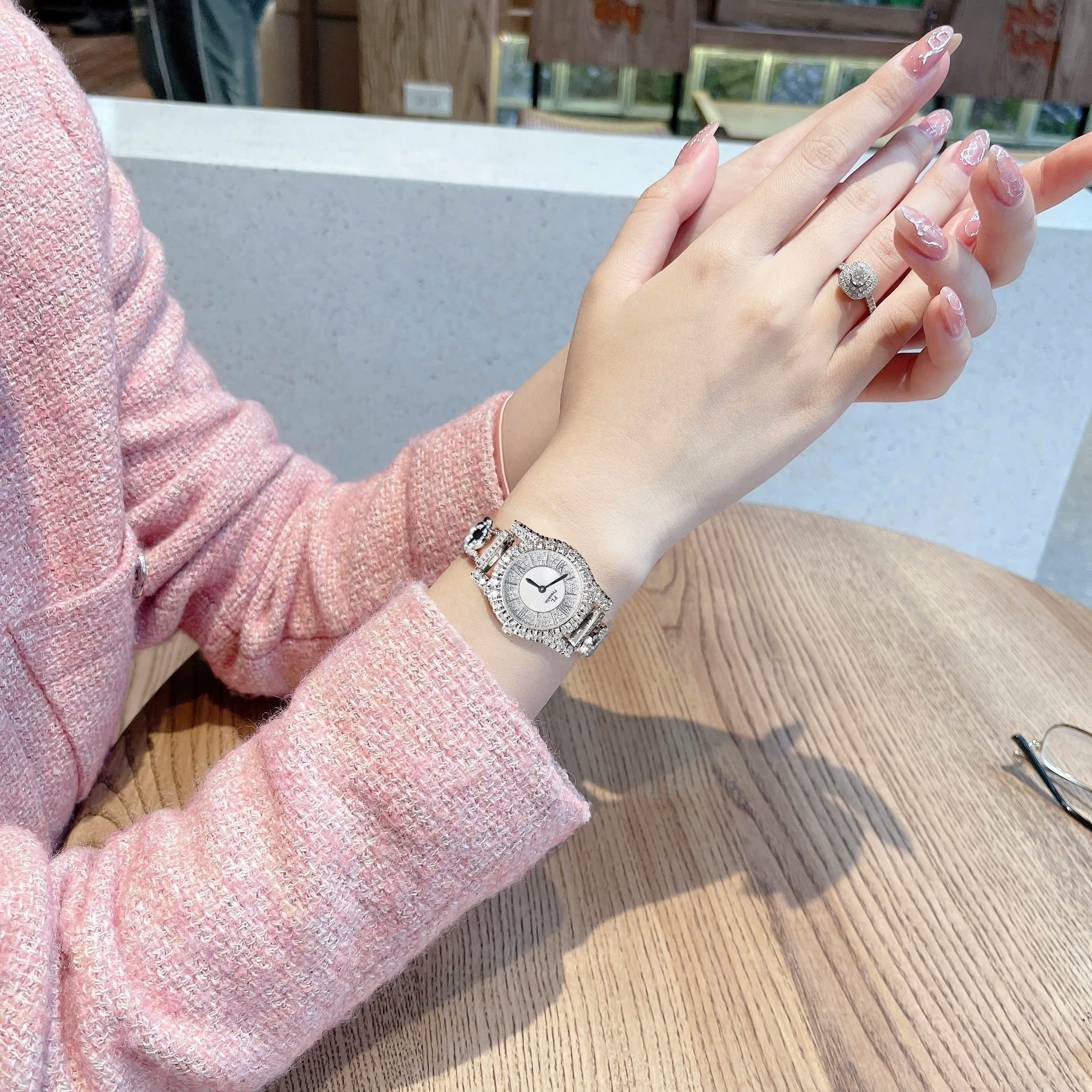Đồng hồ Franklin FL9099 – Kiểu dáng trendy, tặng kèm dây KL và hoa tai ngọc trai thật