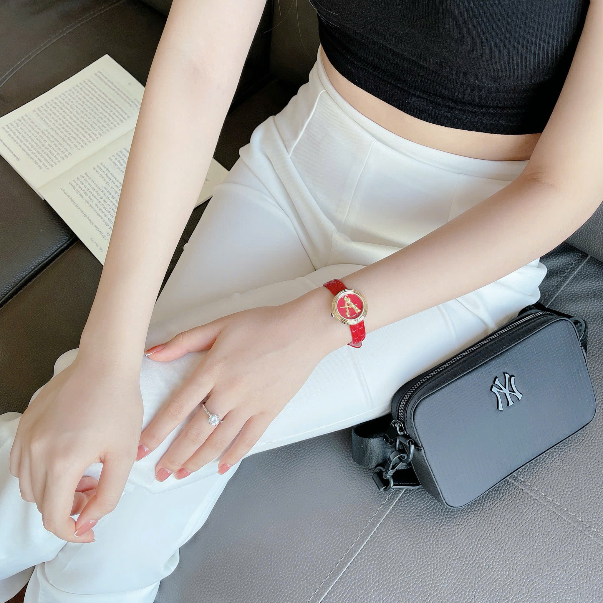 Đồng hồ Versace Virtus Duo – Thiết kế nhỏ gọn, sang trọng, đổi dây cực linh hoạt