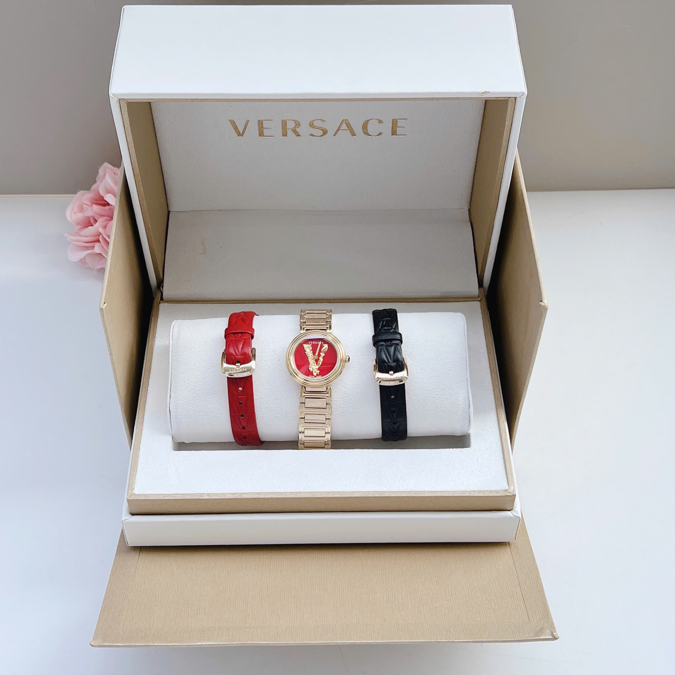Đồng hồ Versace Virtus Duo – Thiết kế nhỏ gọn, sang trọng, đổi dây cực linh hoạt