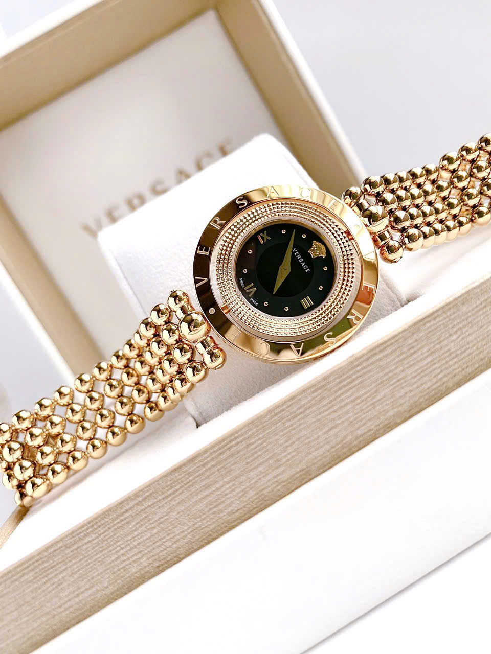 Đồng hồ Versace Eon – Biểu tượng đẳng cấp từ nhà mốt Ý