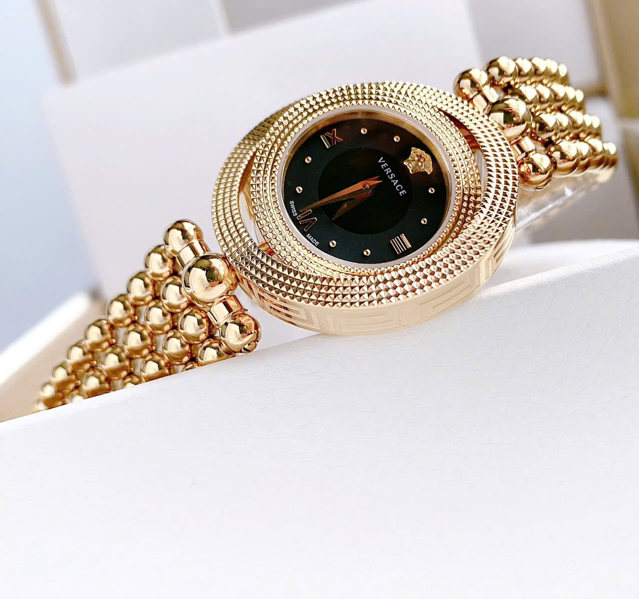 Đồng hồ Versace Eon – Biểu tượng đẳng cấp từ nhà mốt Ý