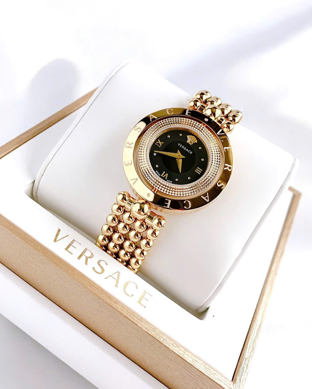 Đồng hồ Versace Eon – Biểu tượng đẳng cấp từ nhà mốt Ý