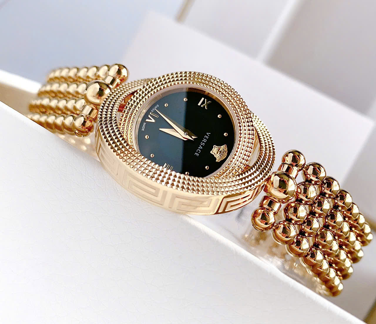 Đồng hồ Versace Eon – Biểu tượng đẳng cấp từ nhà mốt Ý