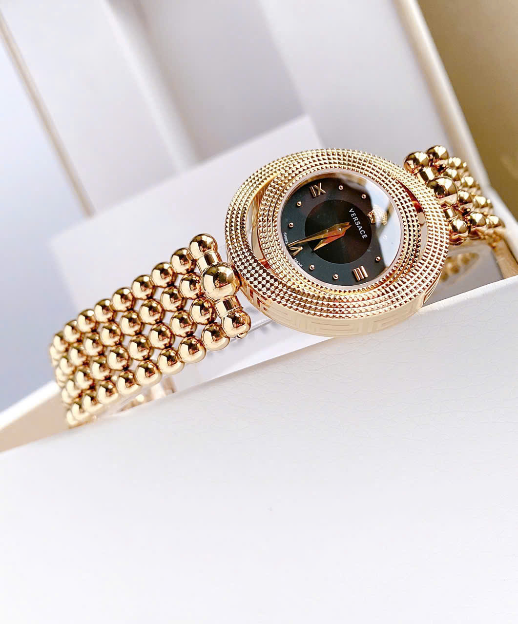 Đồng hồ Versace Eon – Biểu tượng đẳng cấp từ nhà mốt Ý
